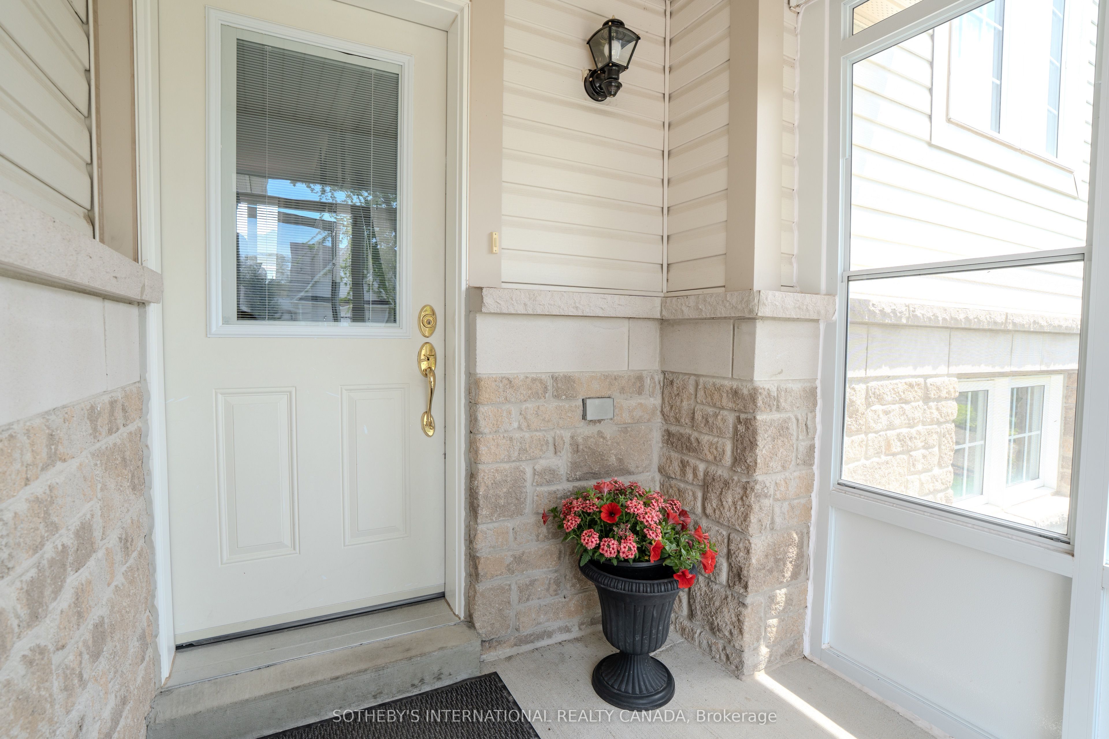 19 Grand Poplar Lane Property Photo 4