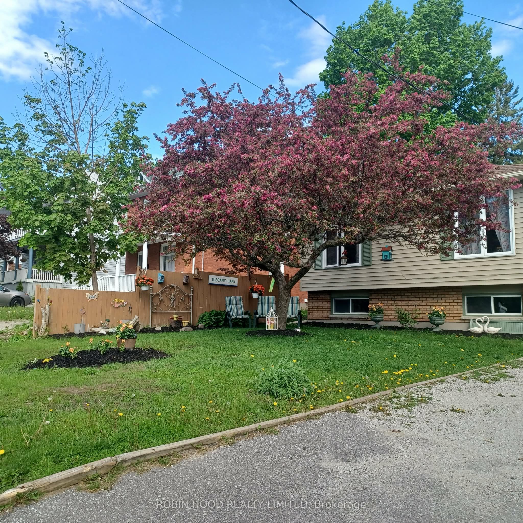 112 Borland Street E Property Photo 3