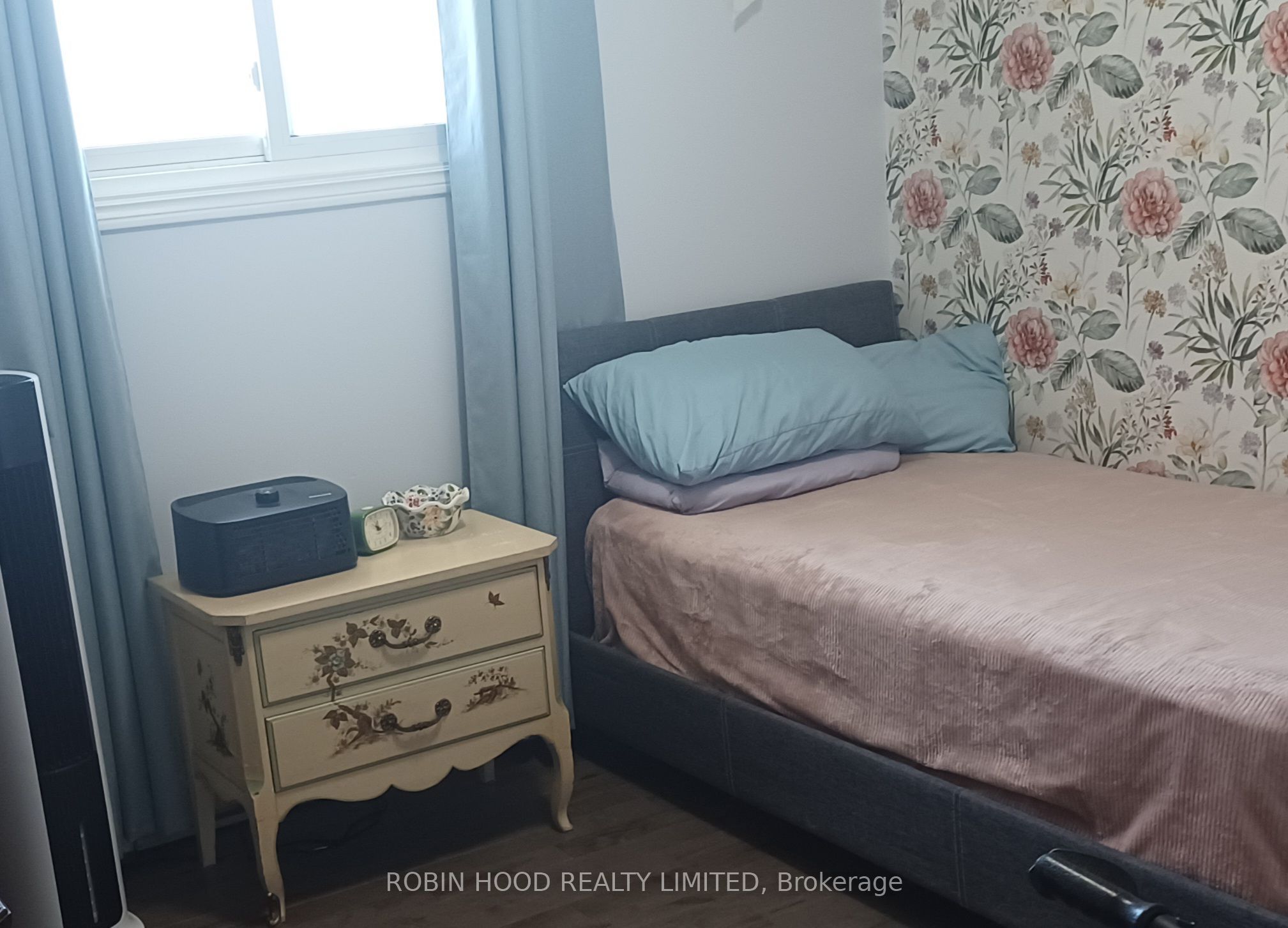 112 Borland Street E Property Photo 11