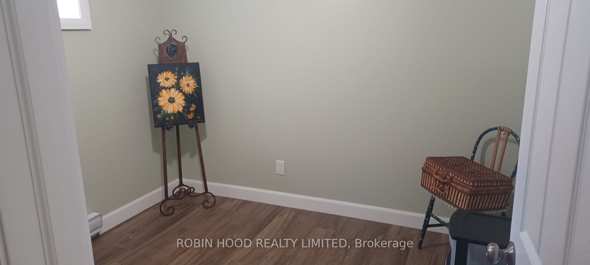 112 Borland Street E Property Photo 22