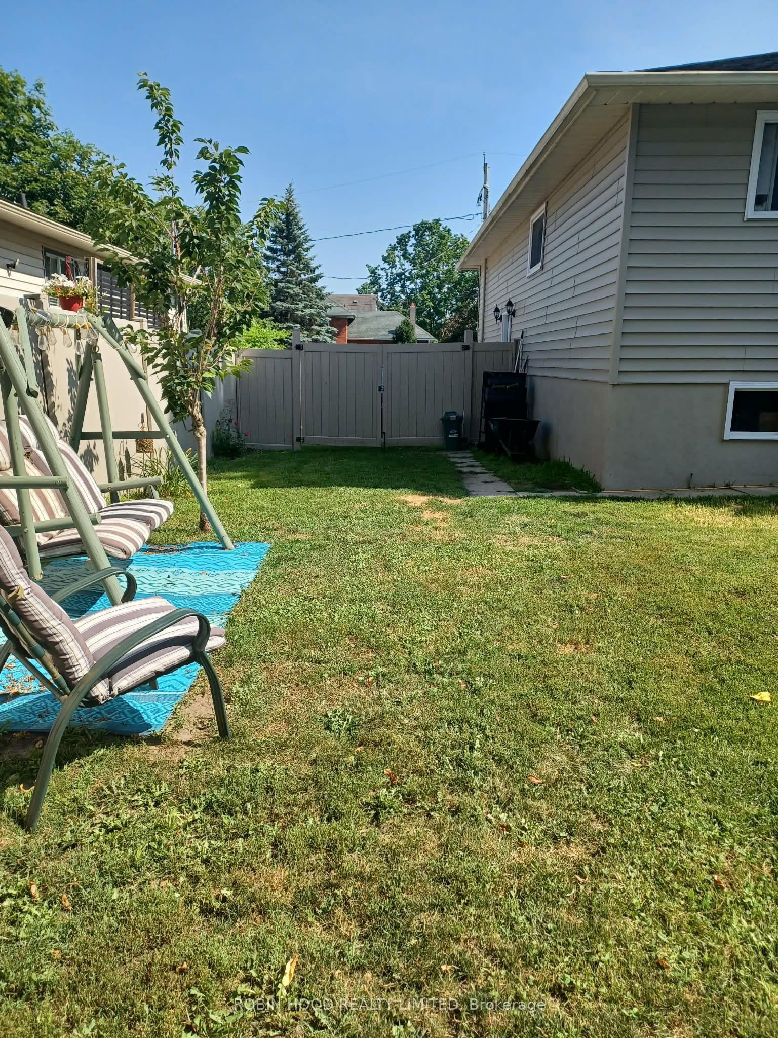 112 Borland Street E Property Photo 25
