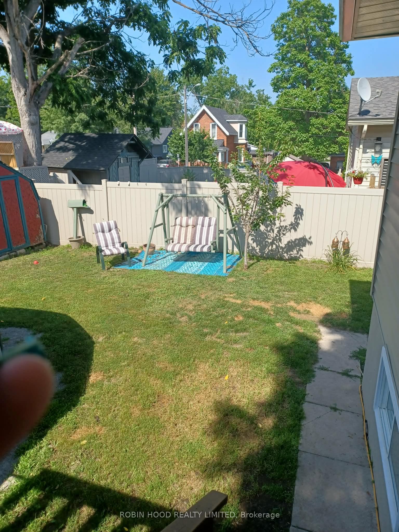 112 Borland Street E Property Photo 28