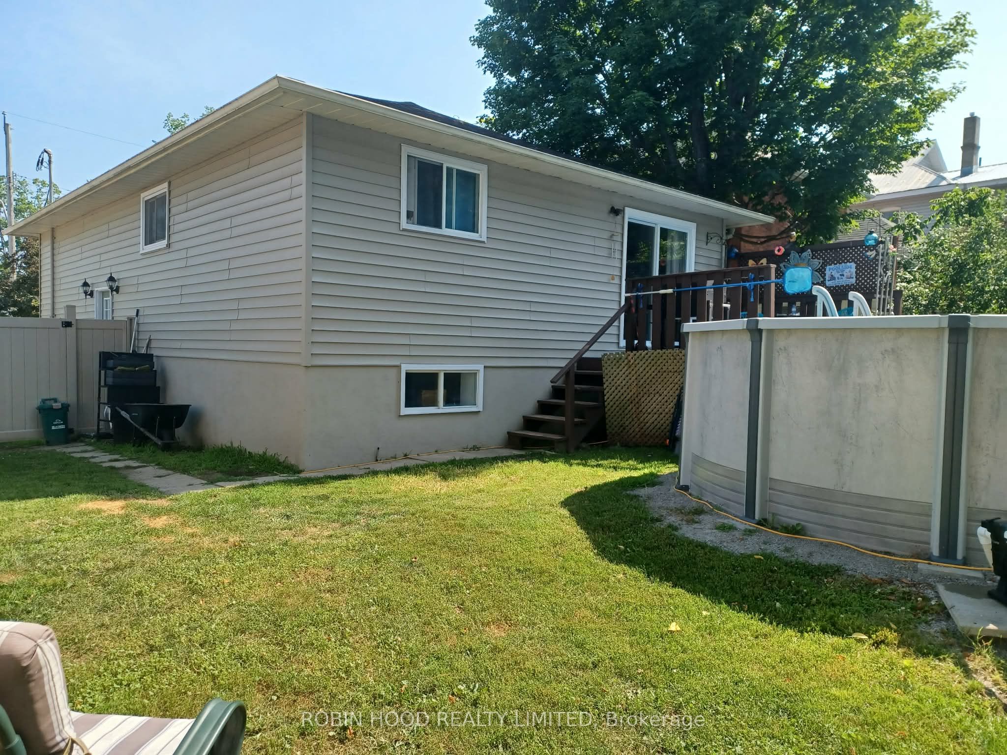 112 Borland Street E Property Photo 29