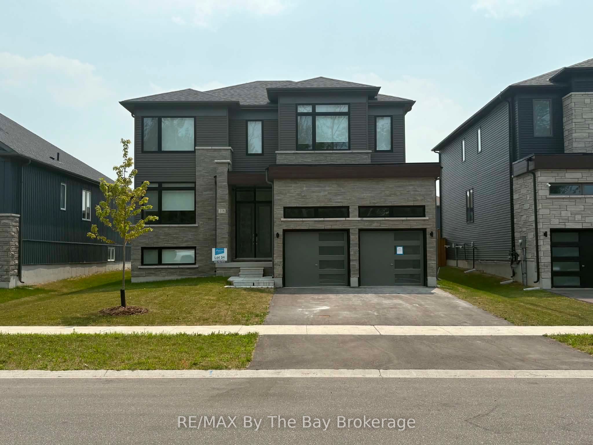 218 Mapleside Drive Upper Unit Property Photo 1