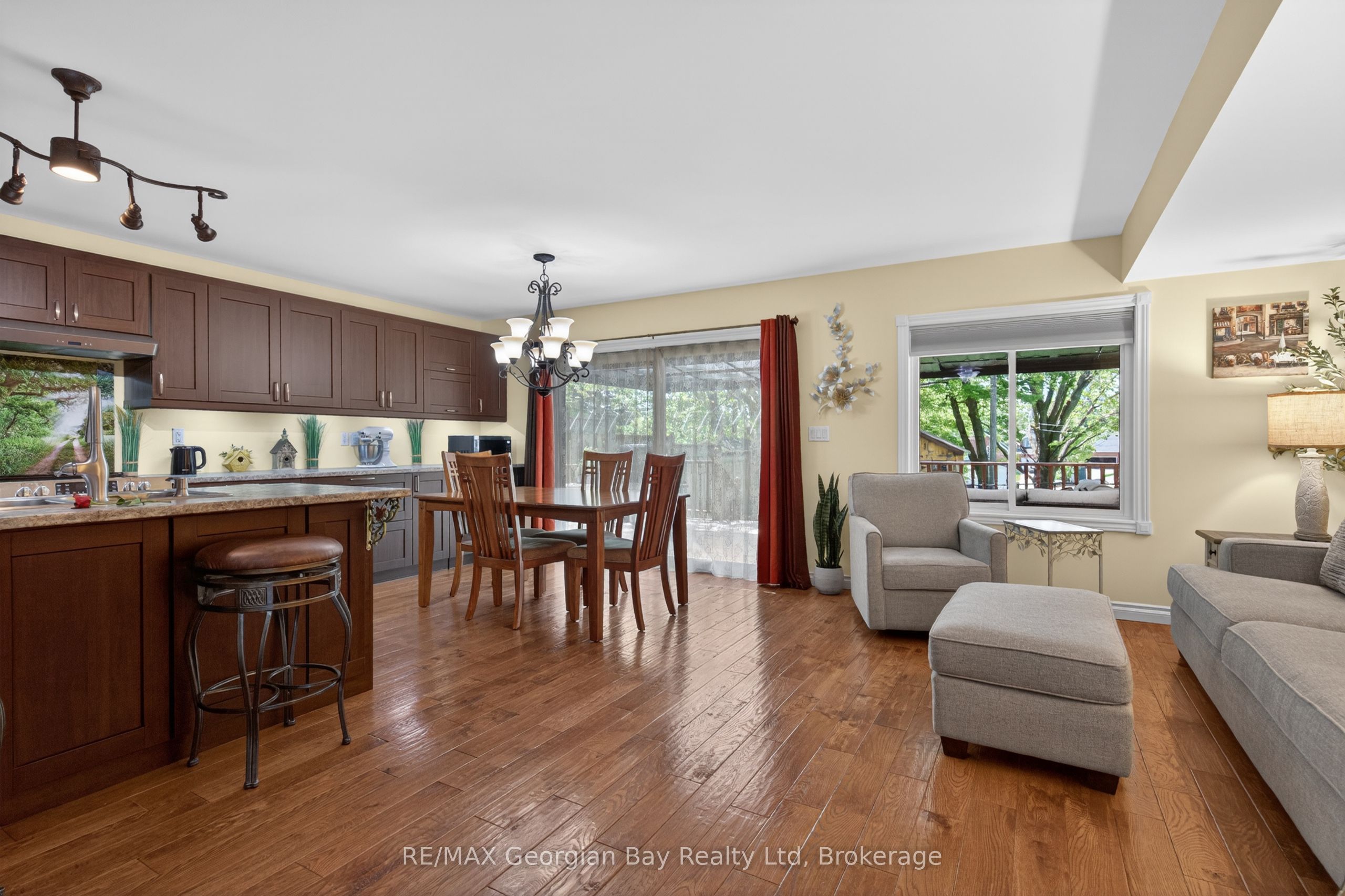 344 Fourth Street Property Photo 7