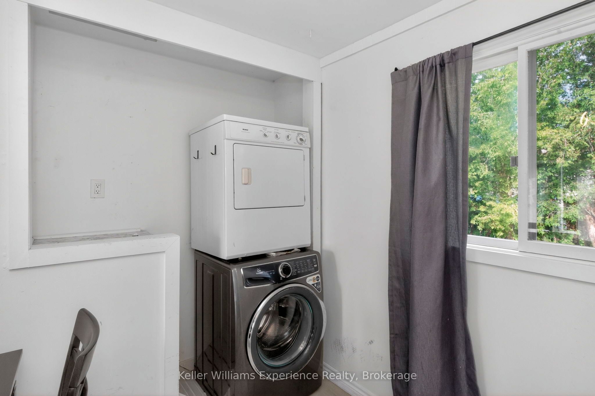 9782 Beachwood Drive Property Photo 7