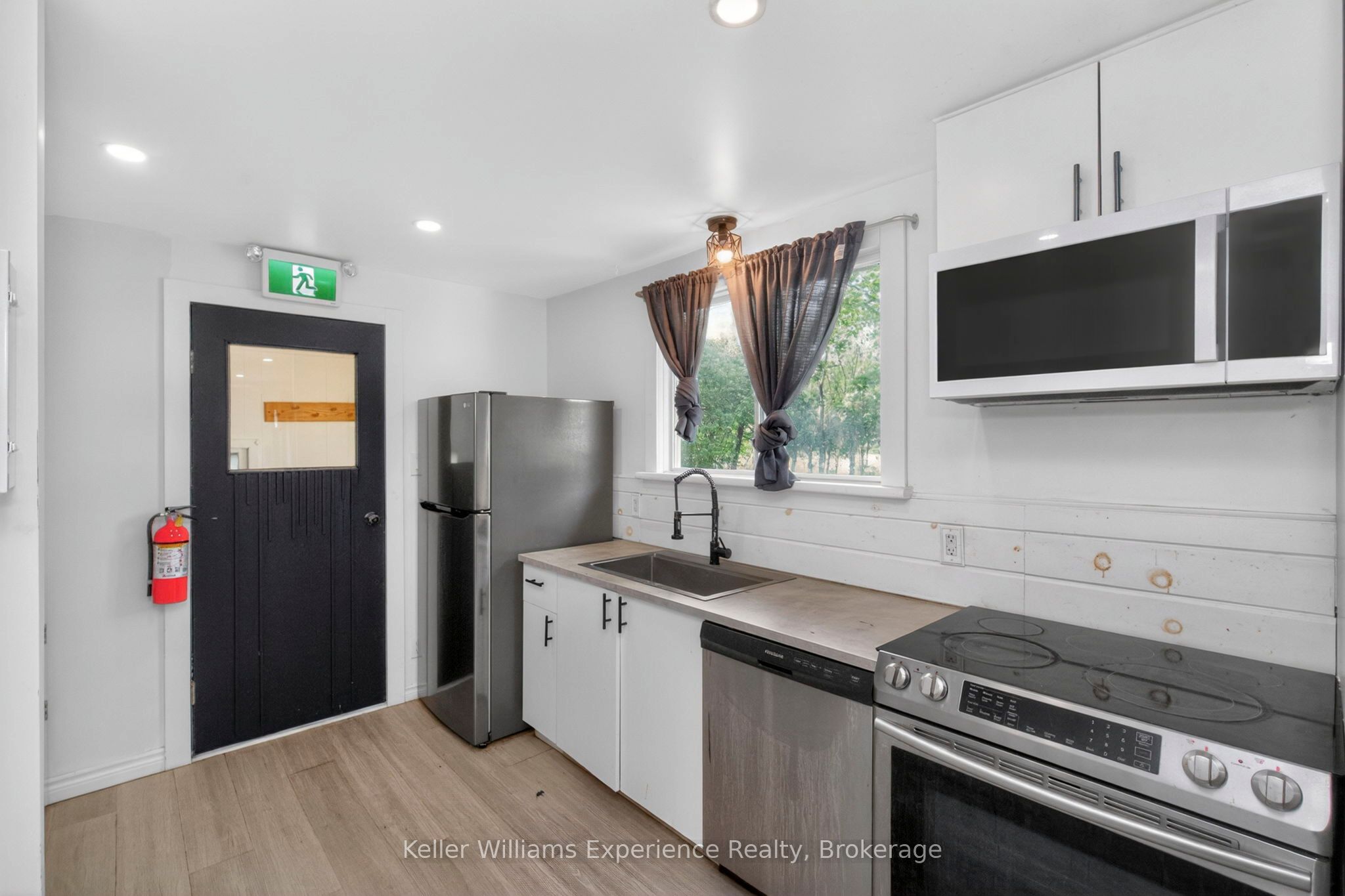 9782 Beachwood Drive Property Photo 19