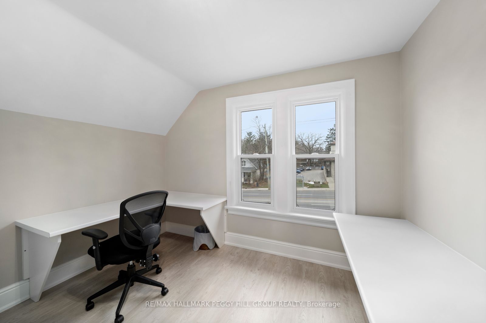 219 Bayfield Street Property Photo 8