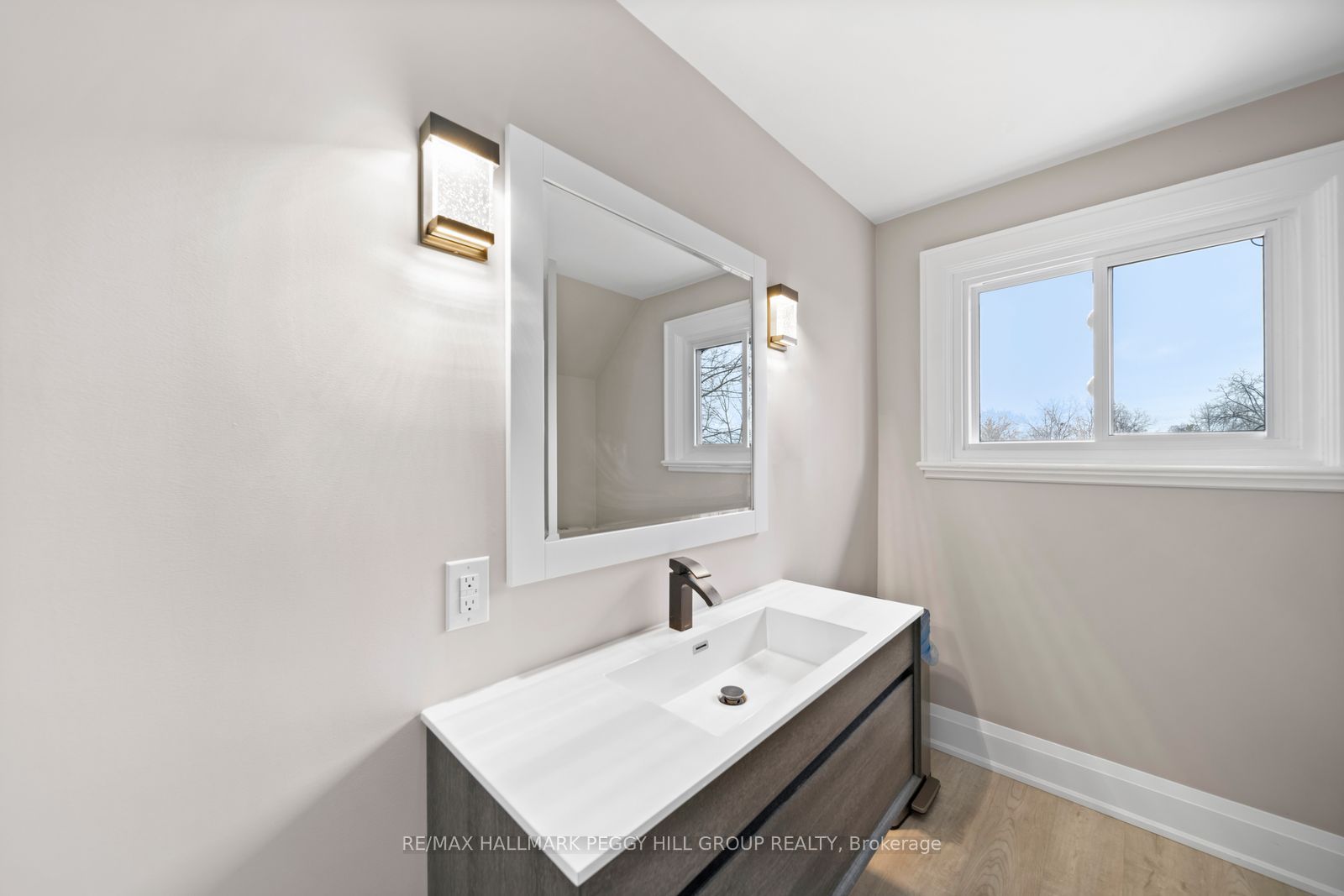 219 Bayfield Street Property Photo 9