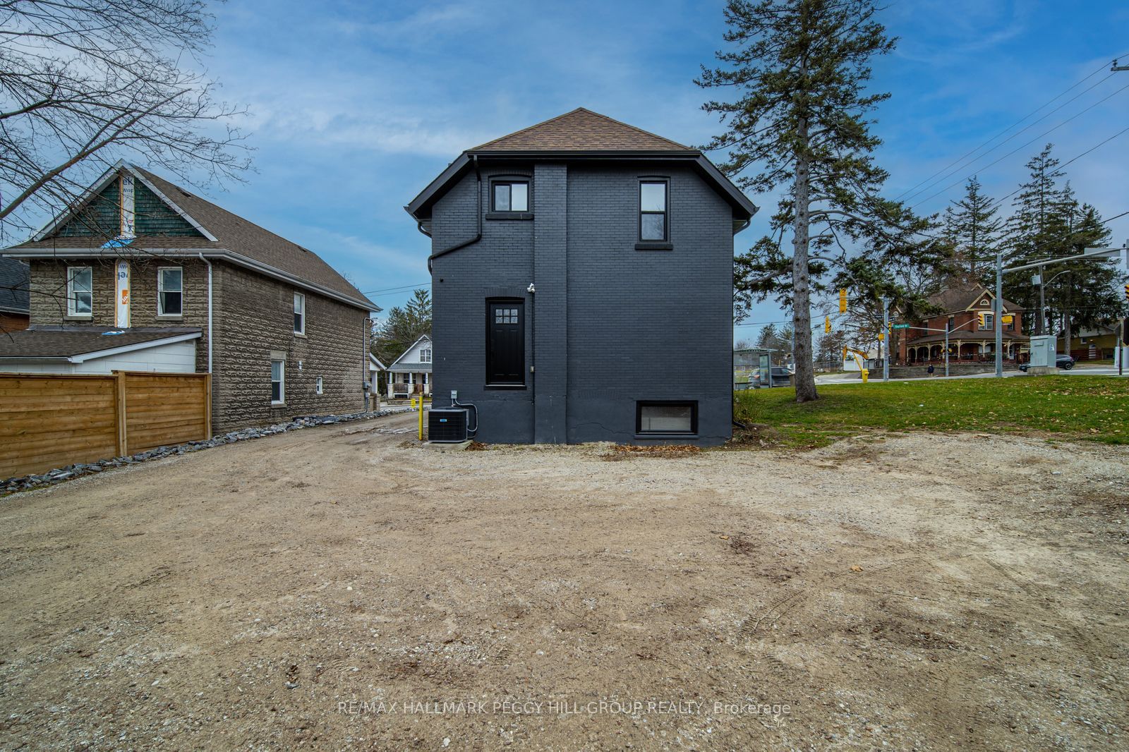 219 Bayfield Street Property Photo 12