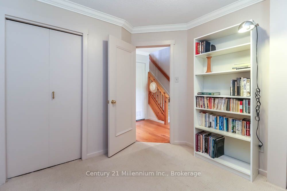 127 Fairway Crescent 21 Property Photo 3