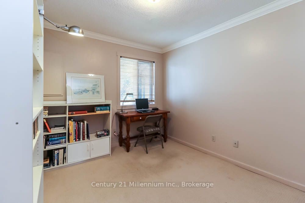 127 Fairway Crescent 21 Property Photo 4