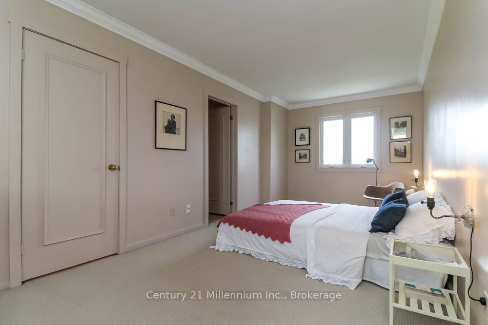 127 Fairway Crescent 21 Property Photo 14