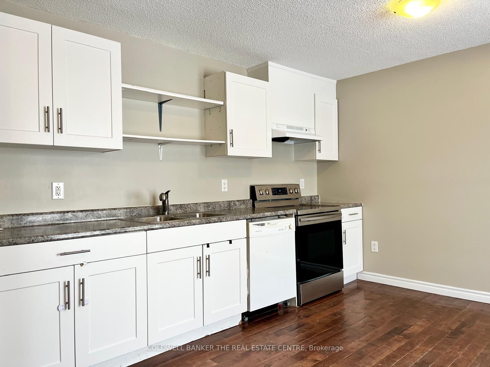 11 Chaucer Crescent Property Photo 2