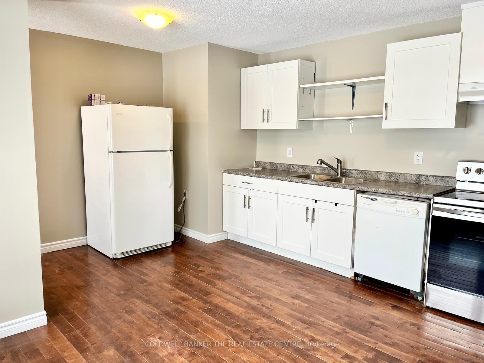 11 Chaucer Crescent Property Photo 3