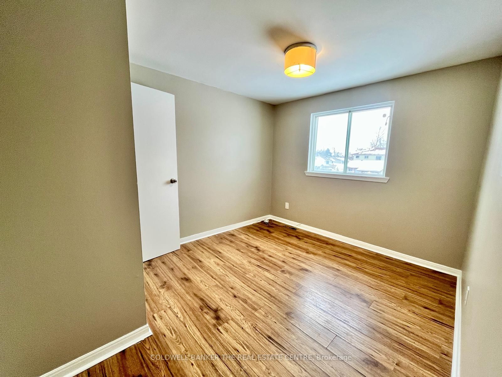 11 Chaucer Crescent Property Photo 8