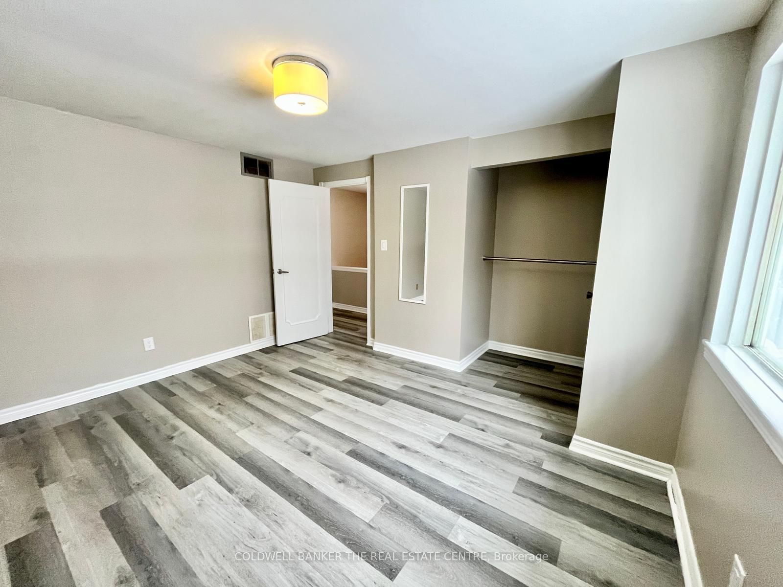 11 Chaucer Crescent Property Photo 9