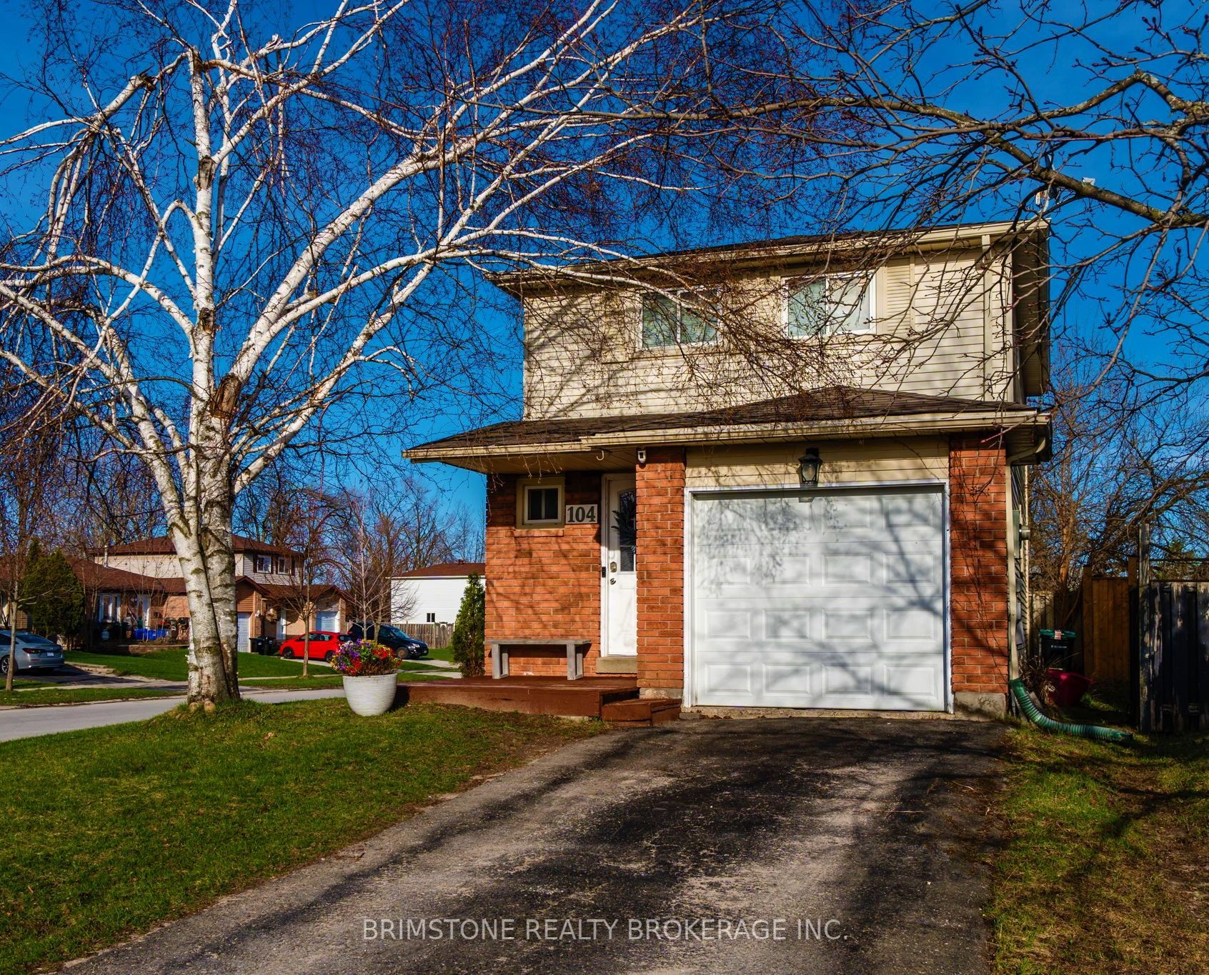 104 Hickling Trail Property Photo 4