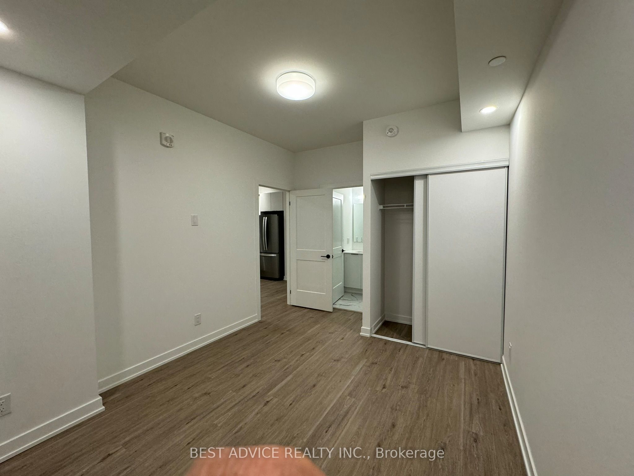56 Lakeside Terrace 809 Property Photo 10