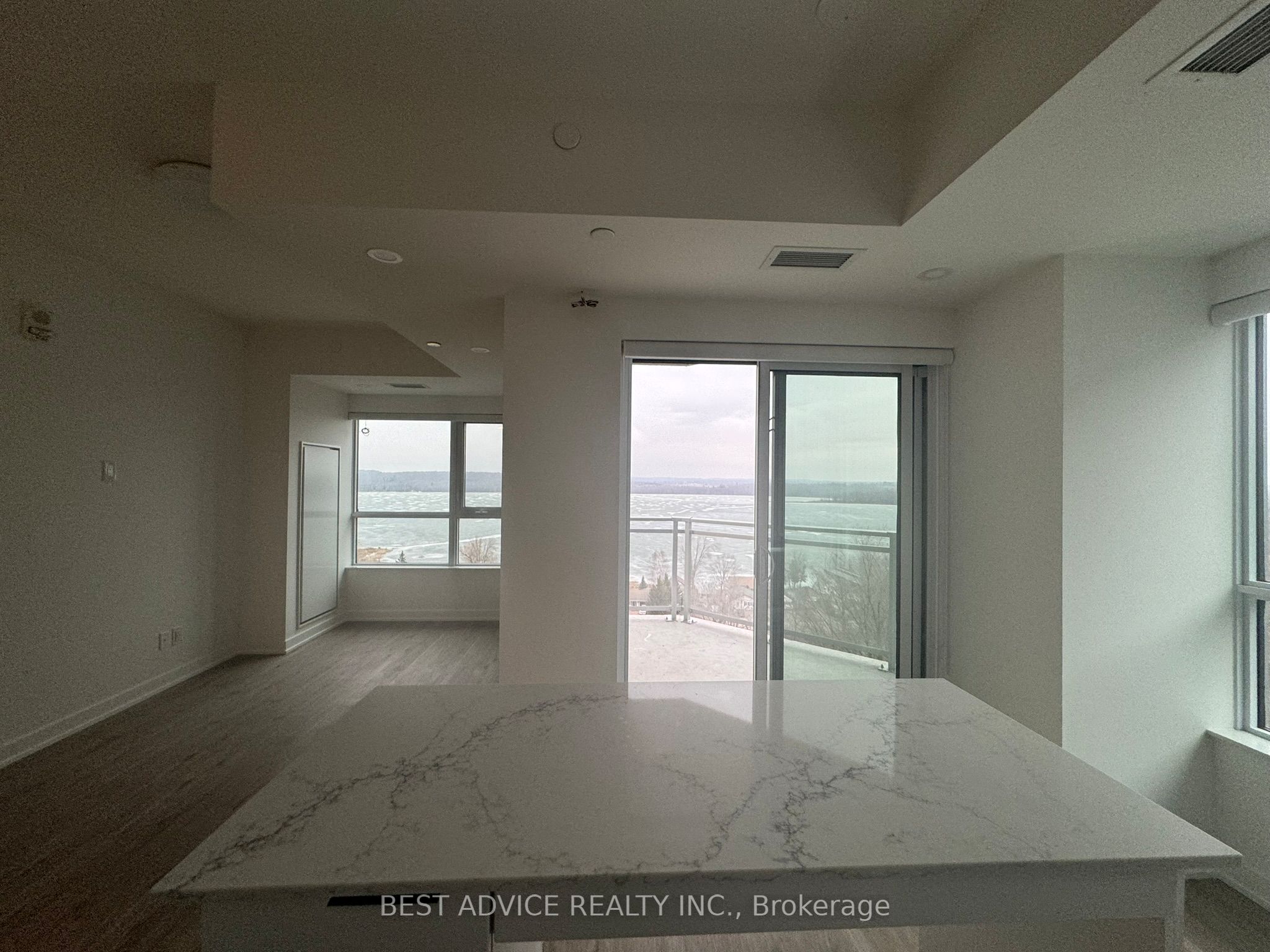 56 Lakeside Terrace 809 Property Photo 18
