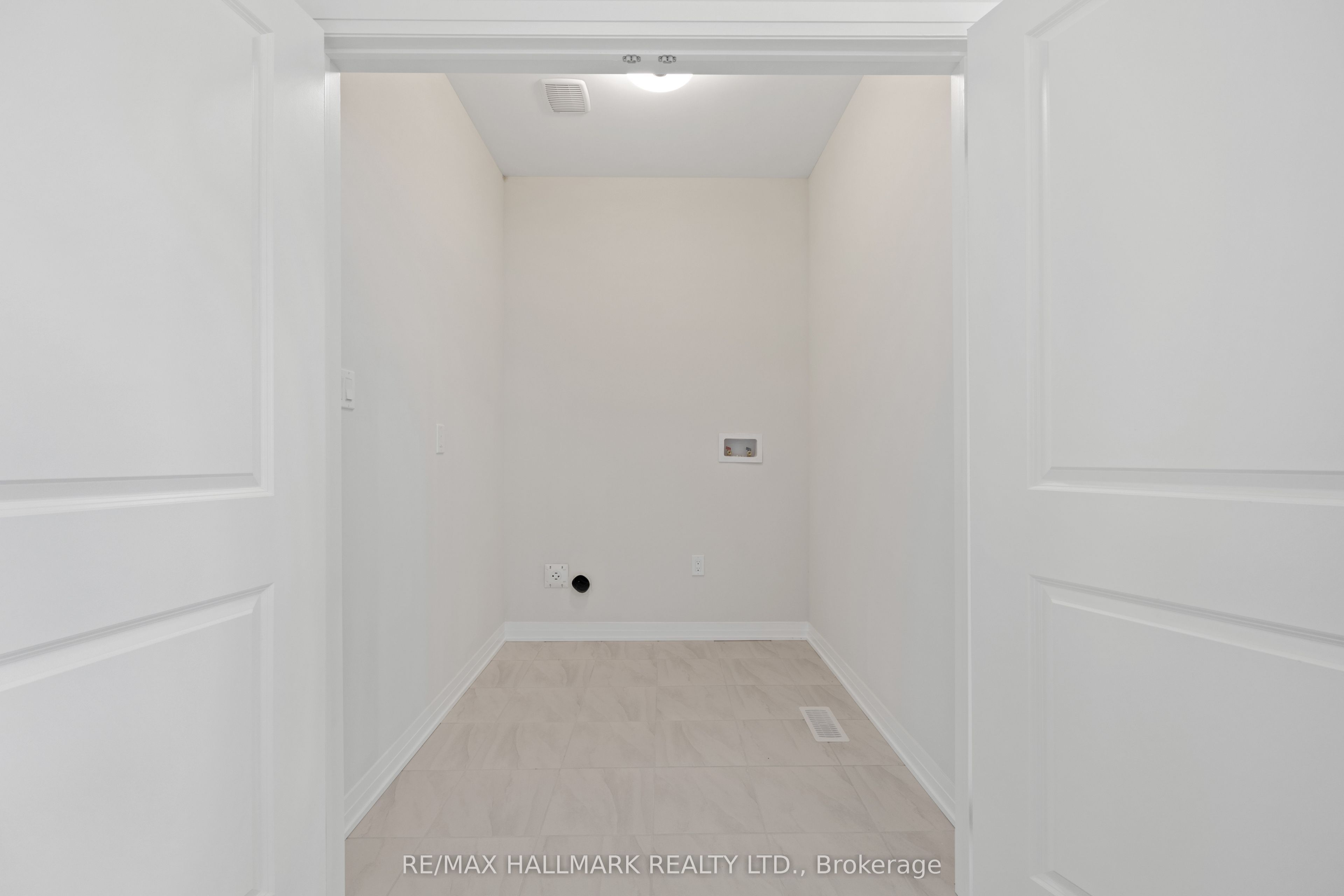 3769 Sunbank Crescent Property Photo 45