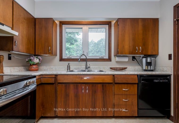 52 Gray Street Property Photo 8