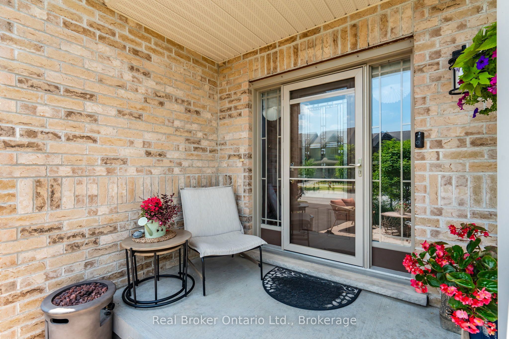 984 Cook Drive Property Photo 4