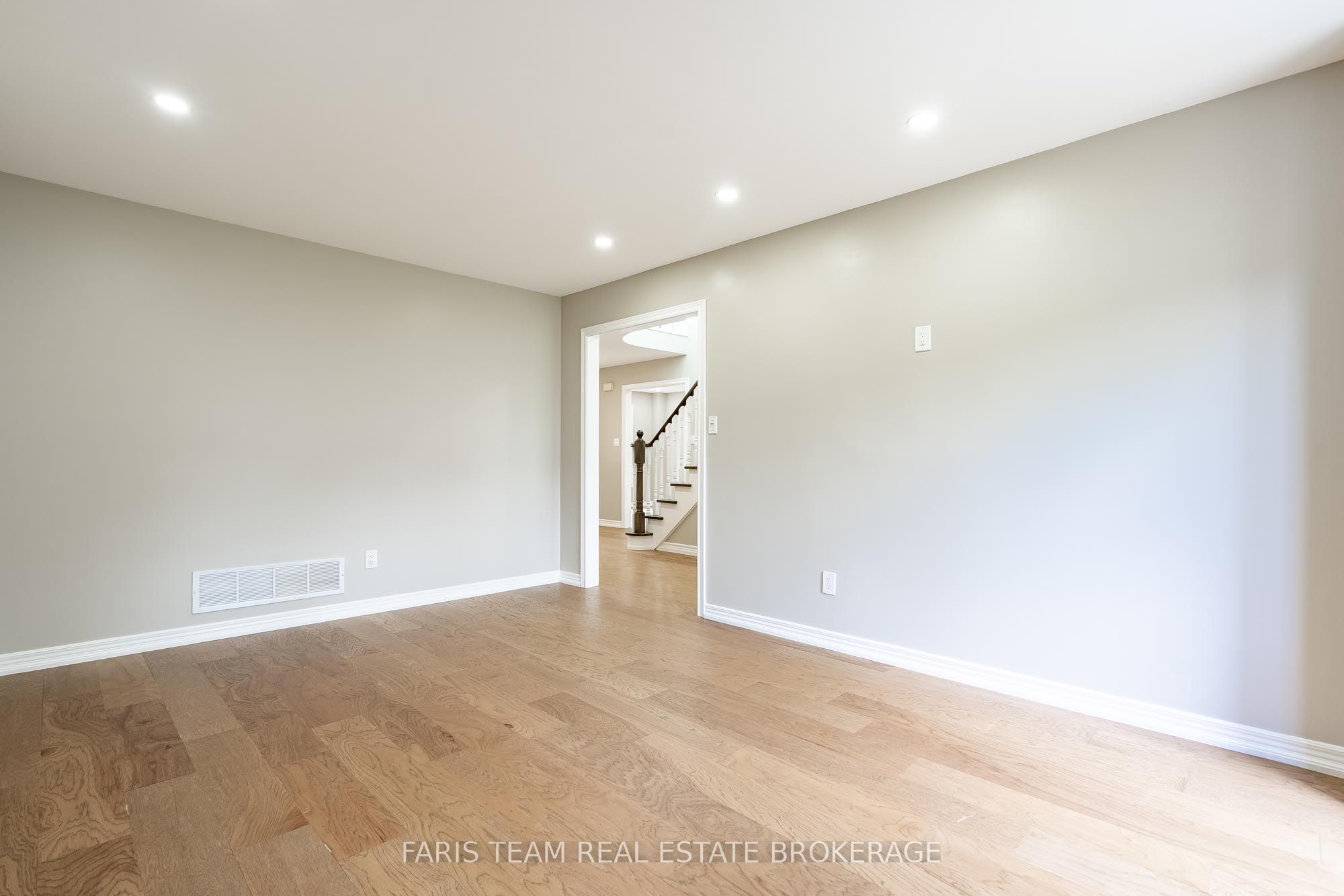 186 Ferndale Drive S Property Photo 16