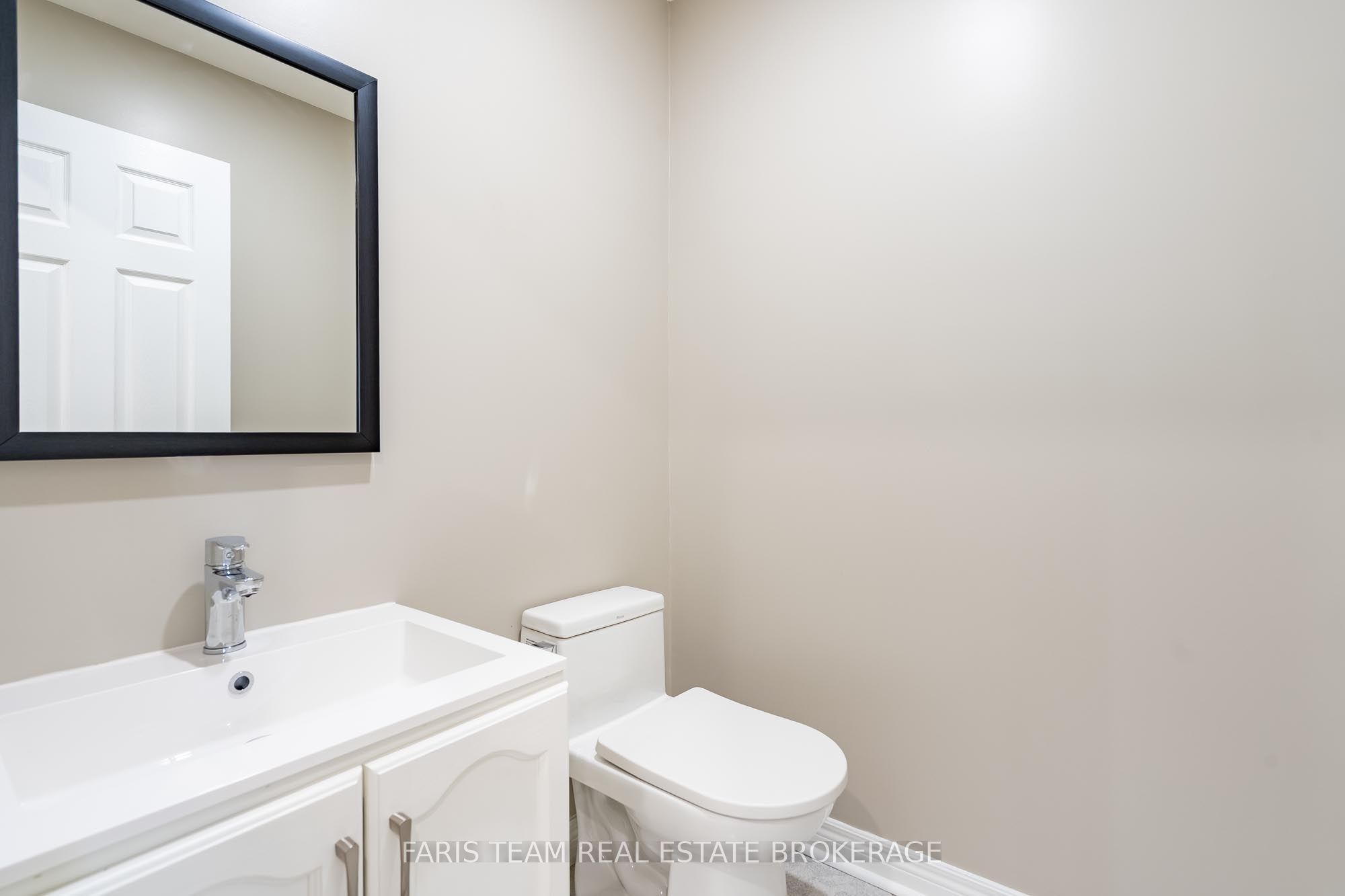 186 Ferndale Drive S Property Photo 17