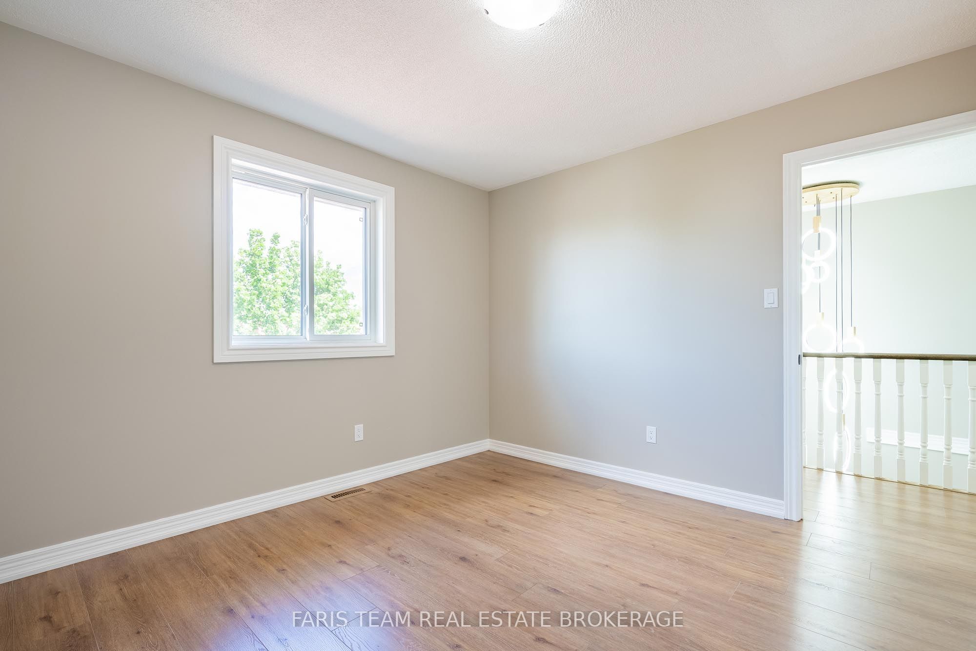 186 Ferndale Drive S Property Photo 23