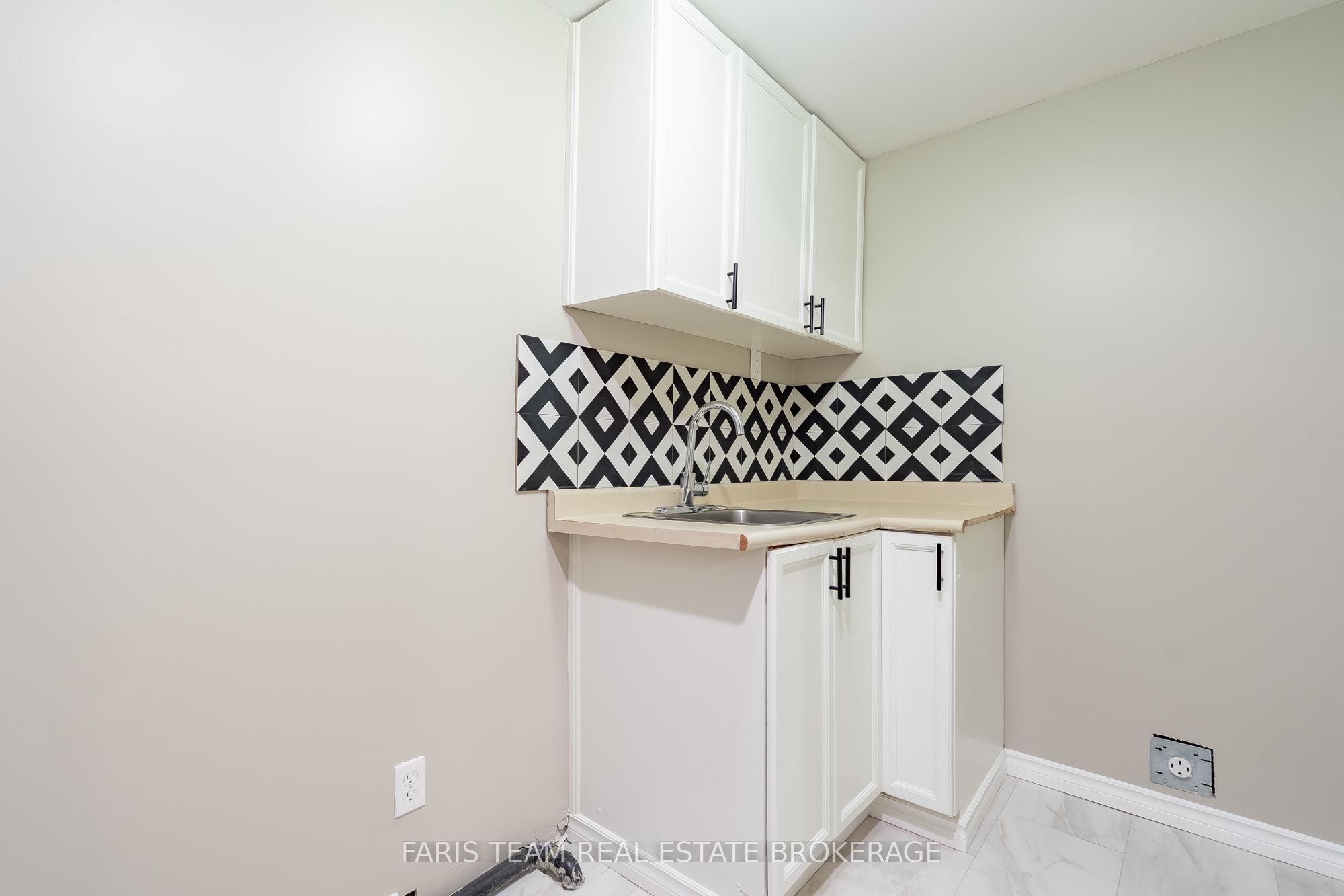 186 Ferndale Drive S Property Photo 29