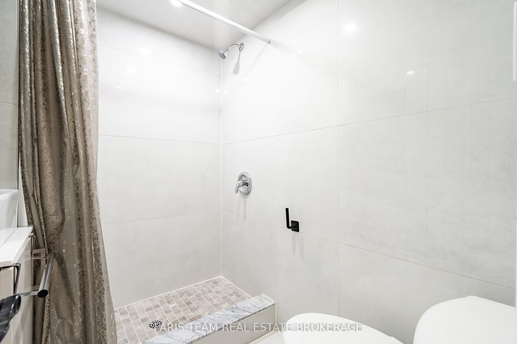 186 Ferndale Drive S Property Photo 36