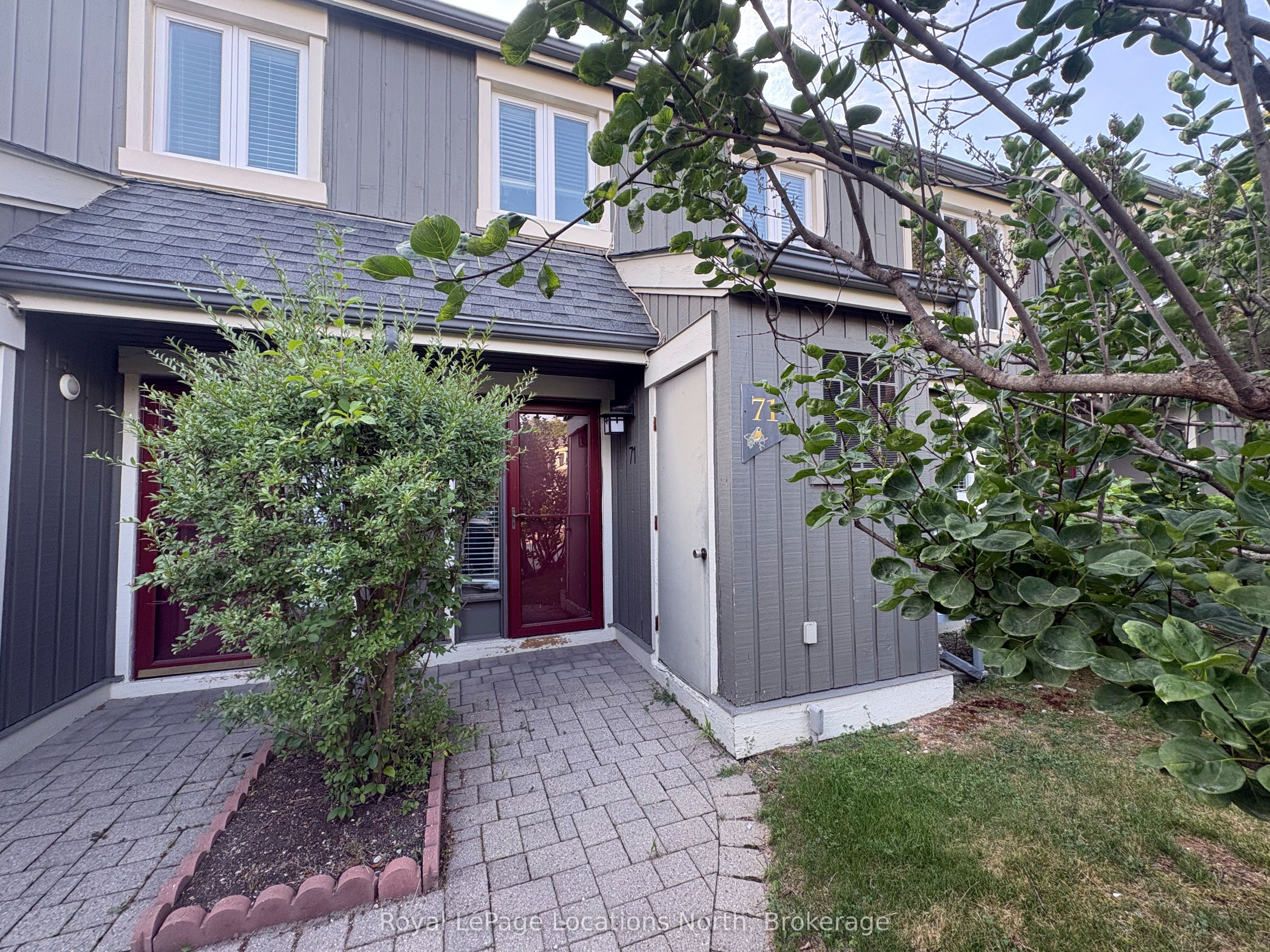 149 Fairway Crescent 71 Property Photo 1