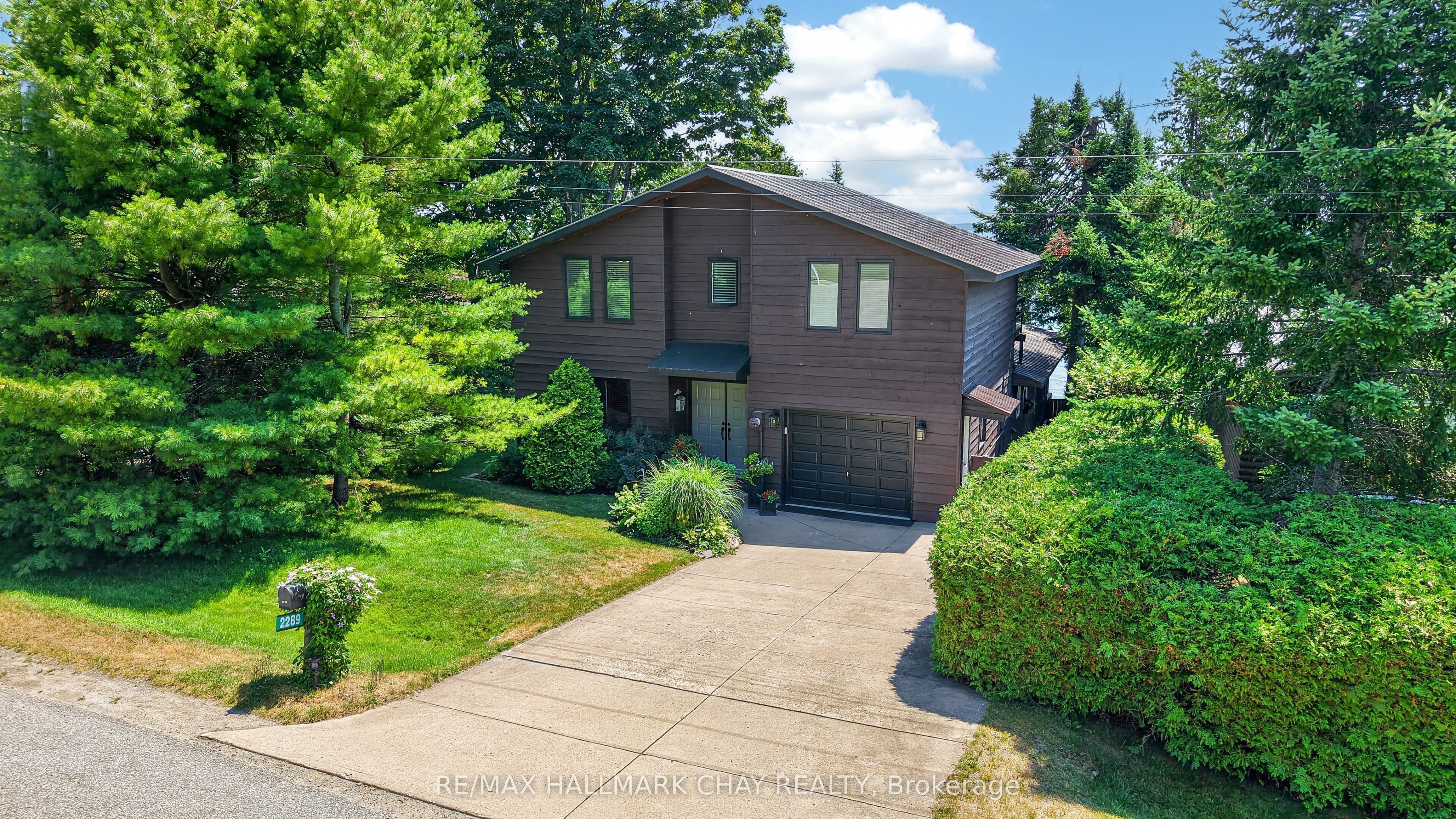 2289 Lakeshore Road E Property Photo 2