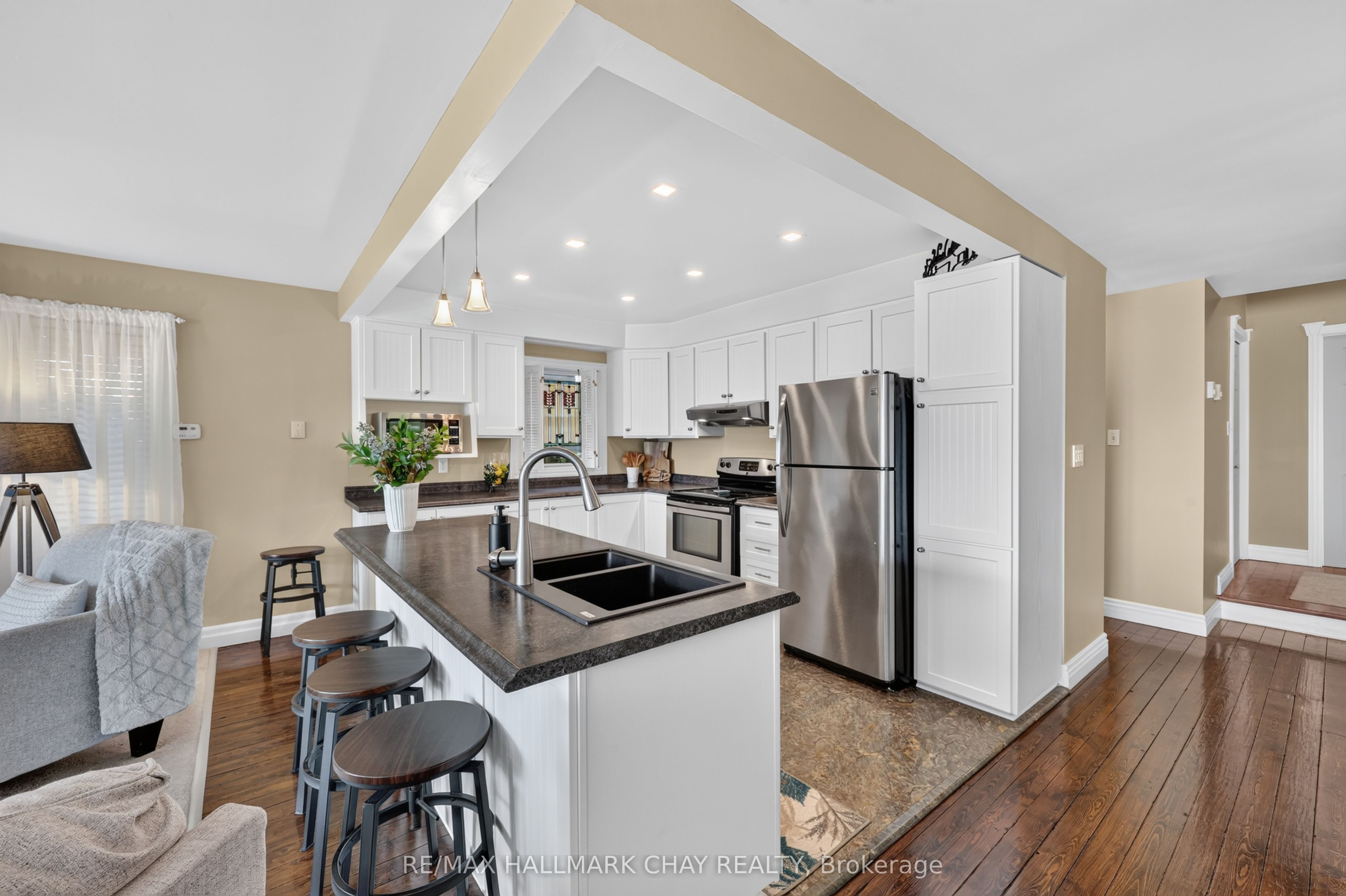 2289 Lakeshore Road E Property Photo 18