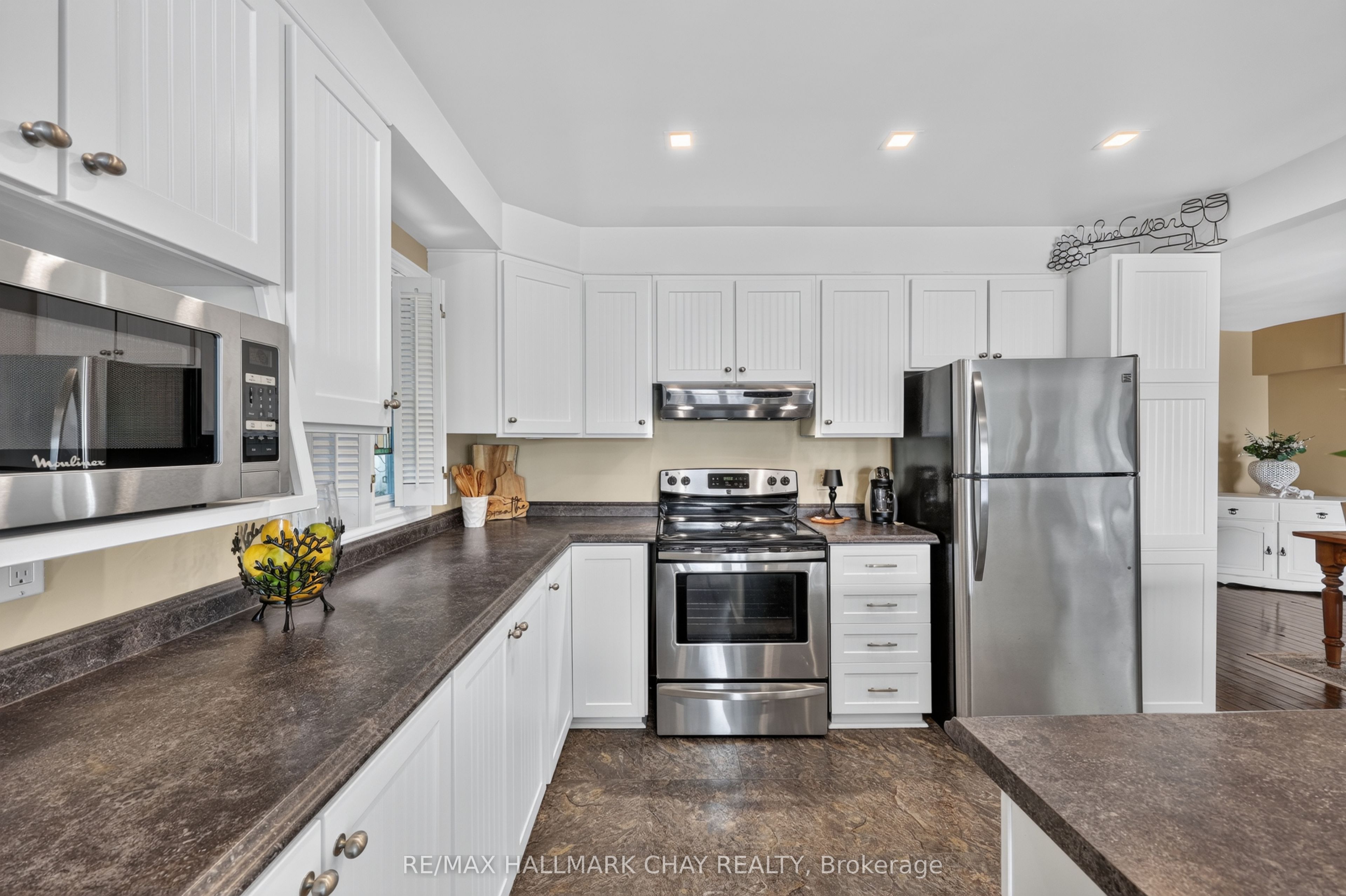 2289 Lakeshore Road E Property Photo 19