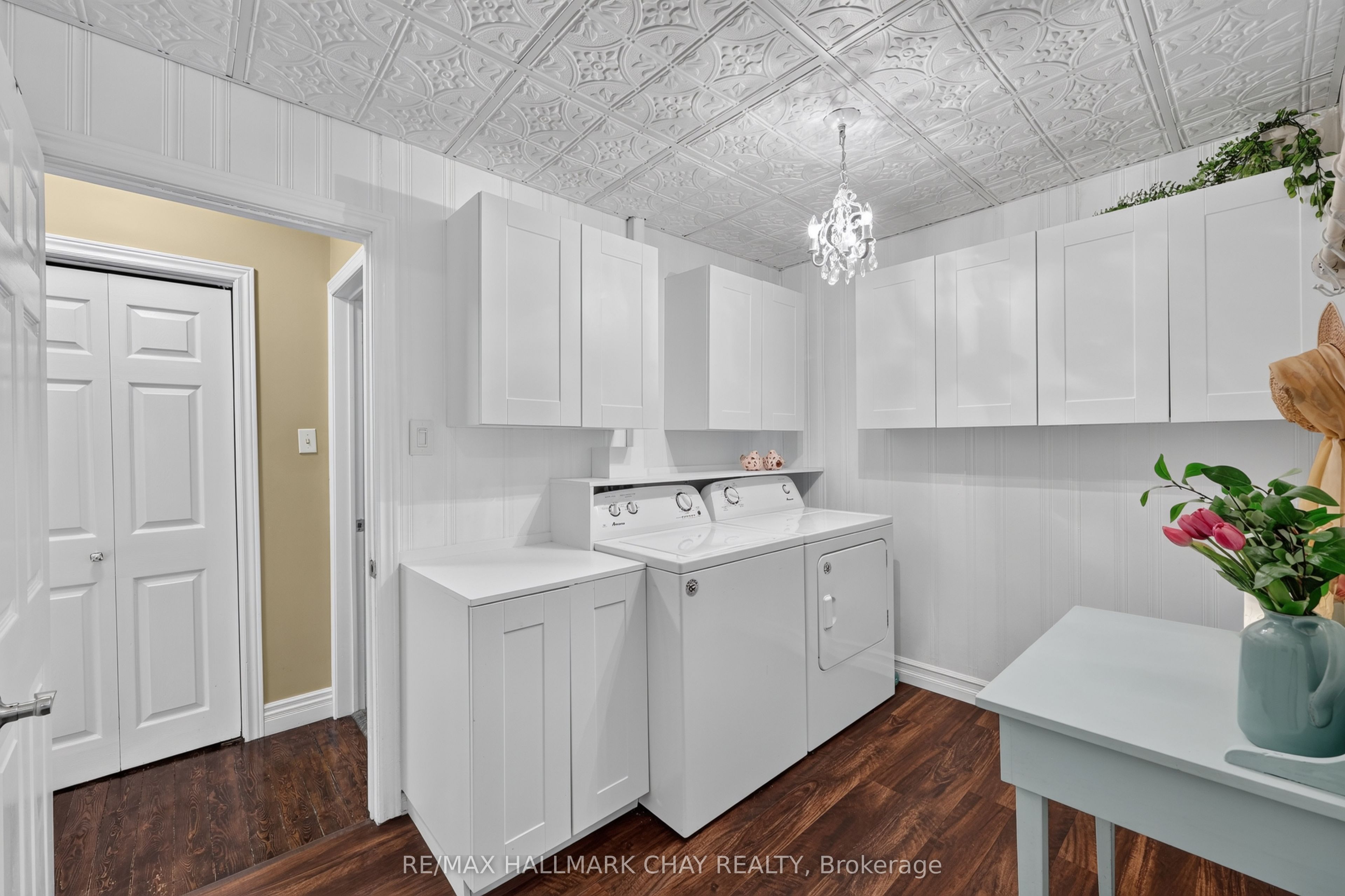 2289 Lakeshore Road E Property Photo 34