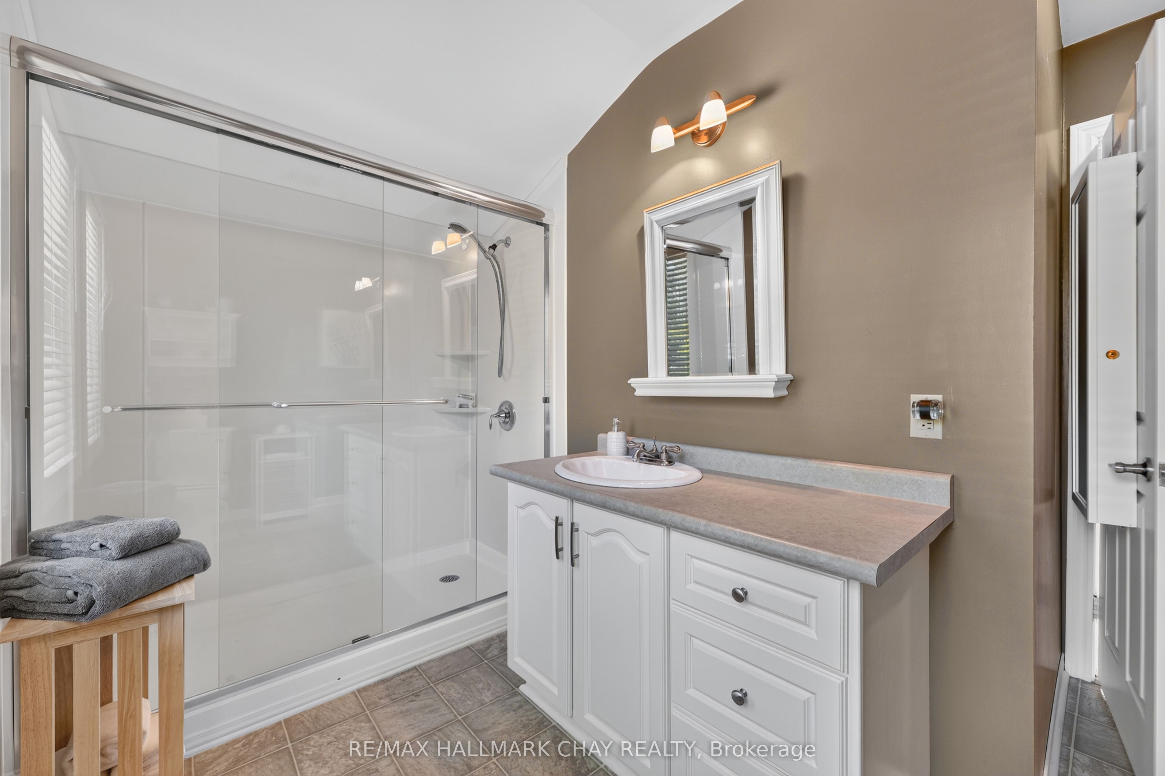 2289 Lakeshore Road E Property Photo 41