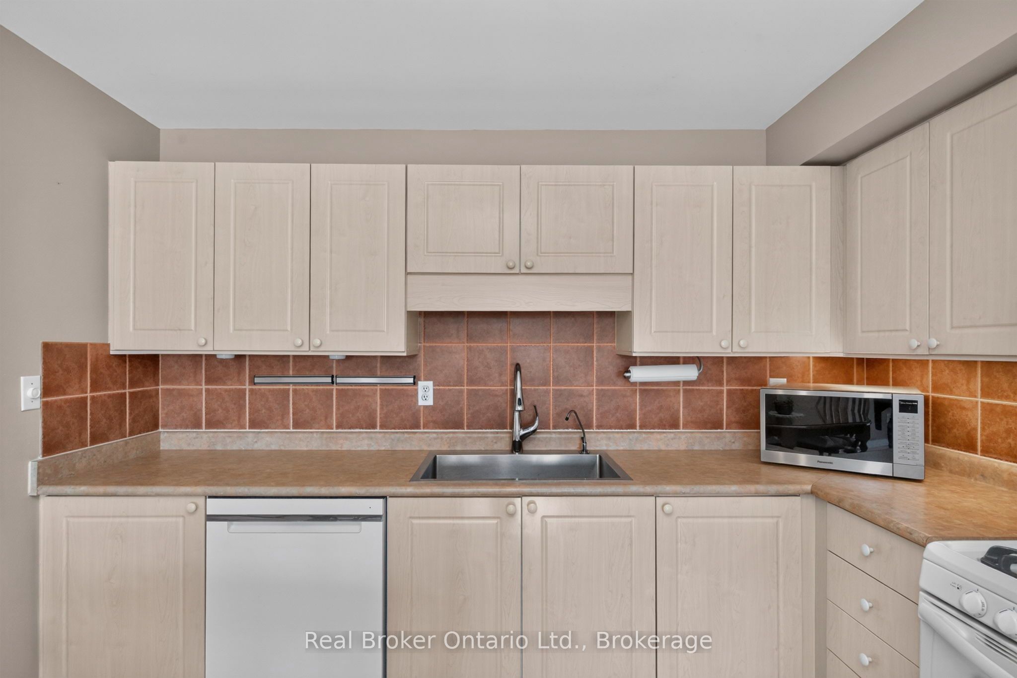 4 Beck Boulevard 302 Property Photo 8