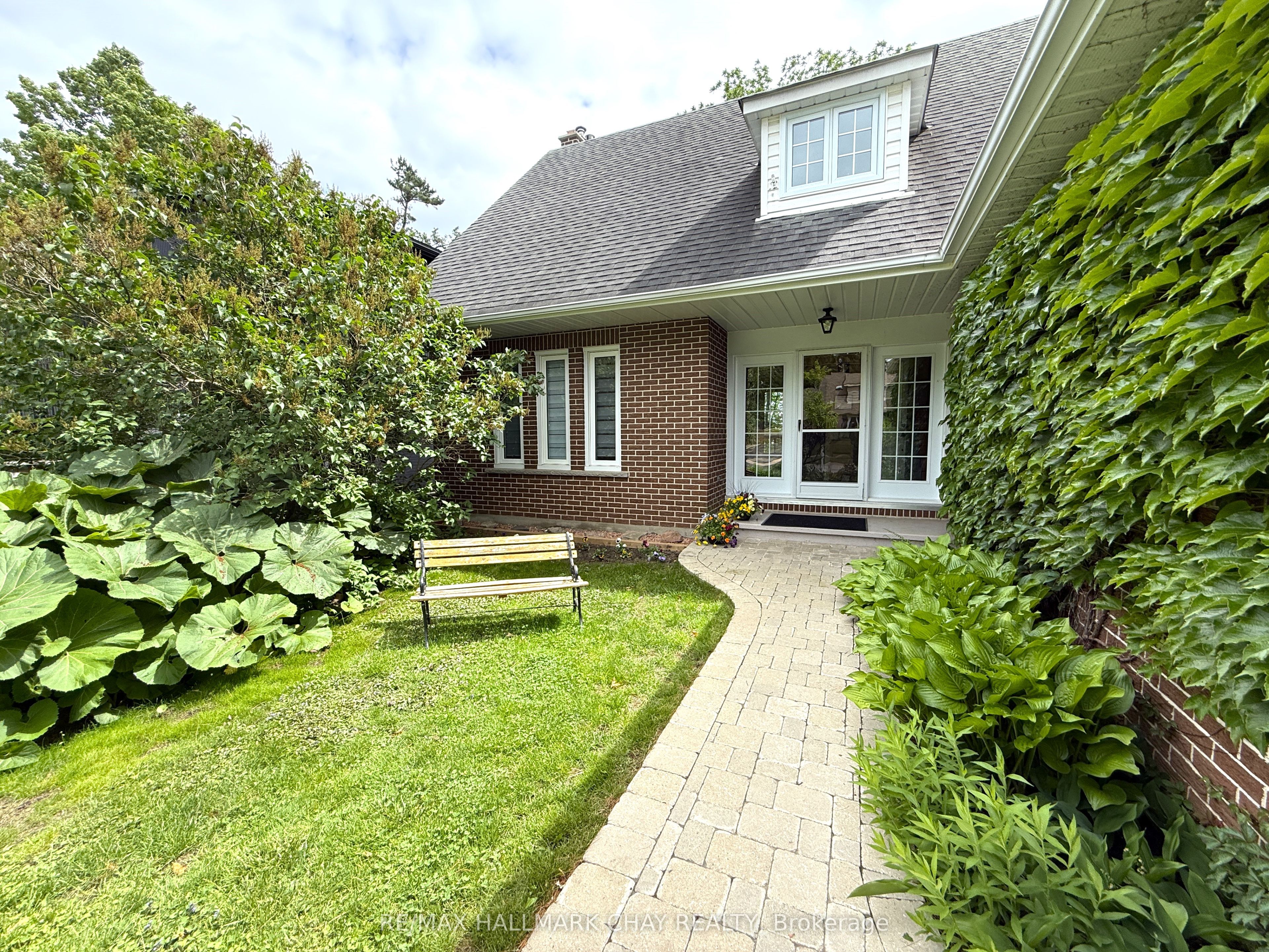 365 Codrington Street Property Photo 3