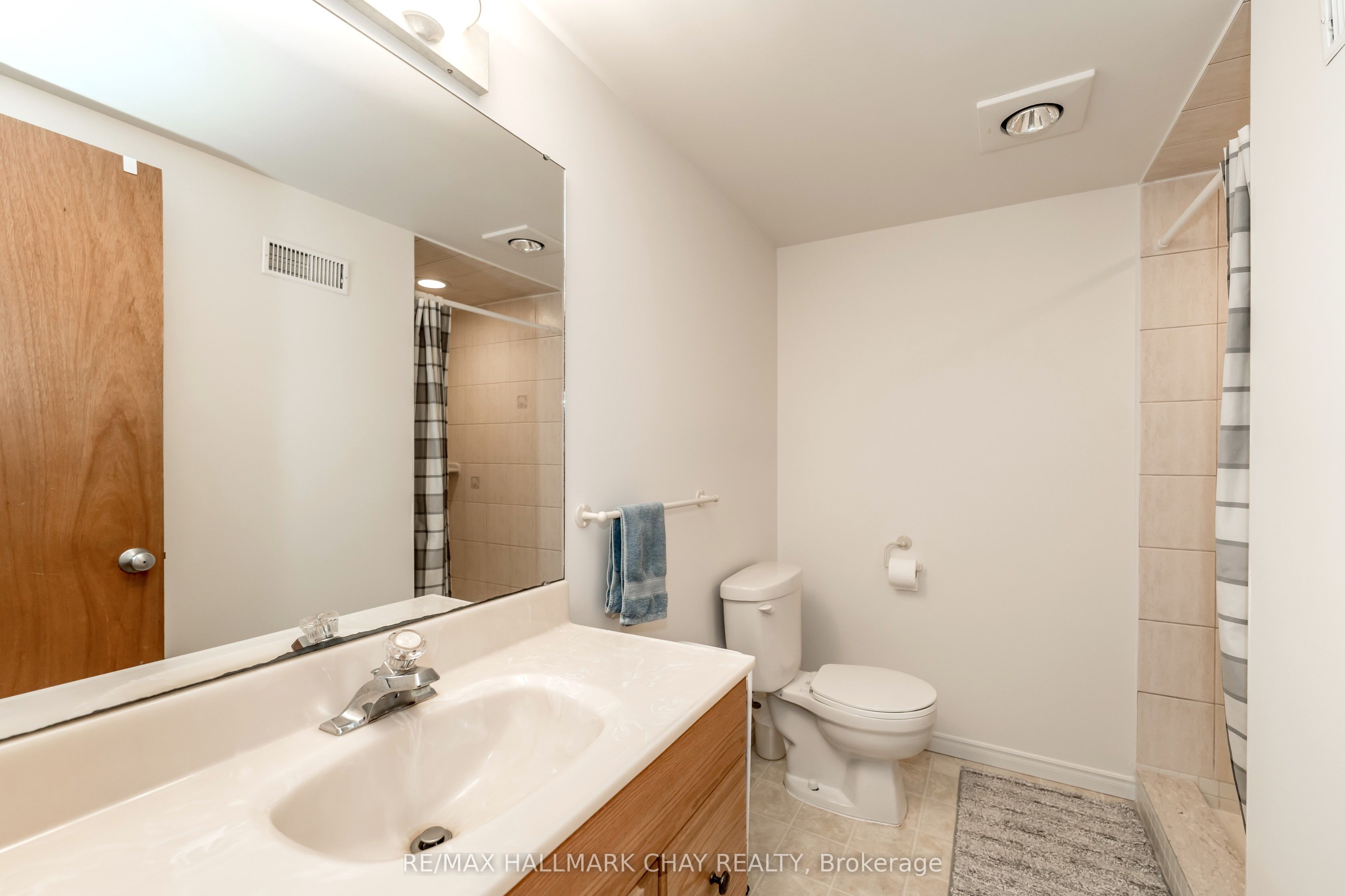 365 Codrington Street Property Photo 33