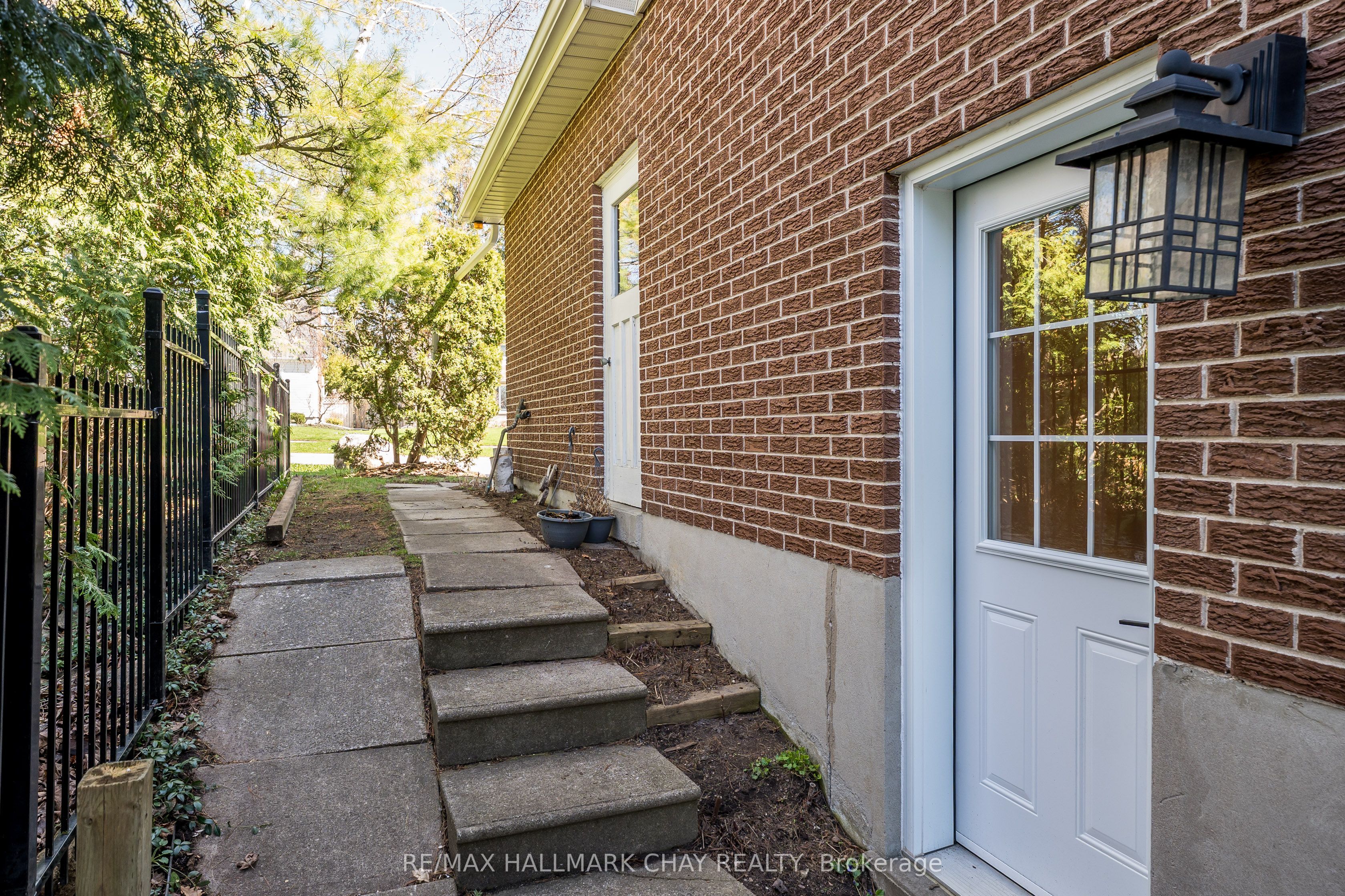 365 Codrington Street Property Photo 44