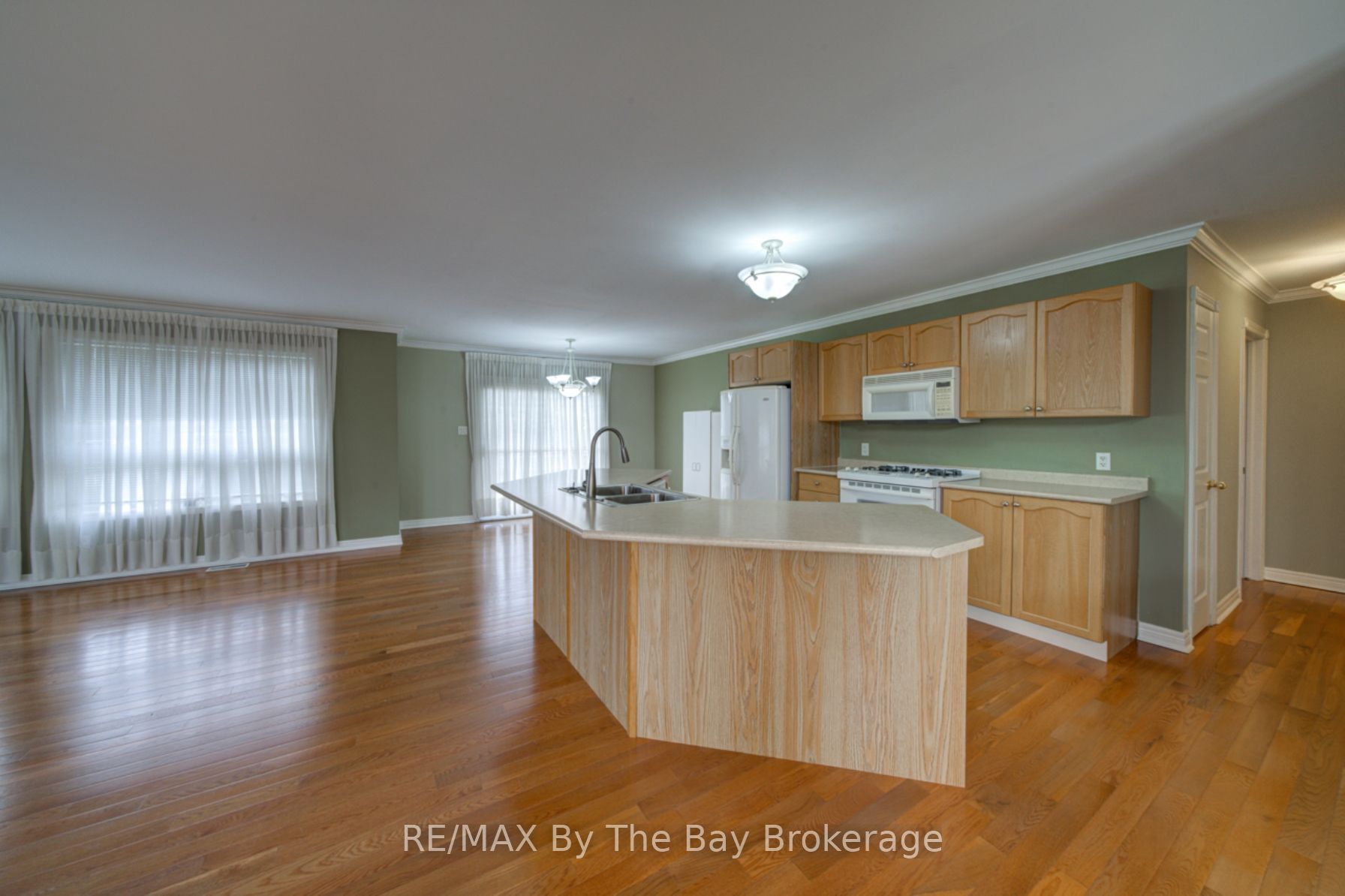 452 Ramblewood Drive Property Photo 3