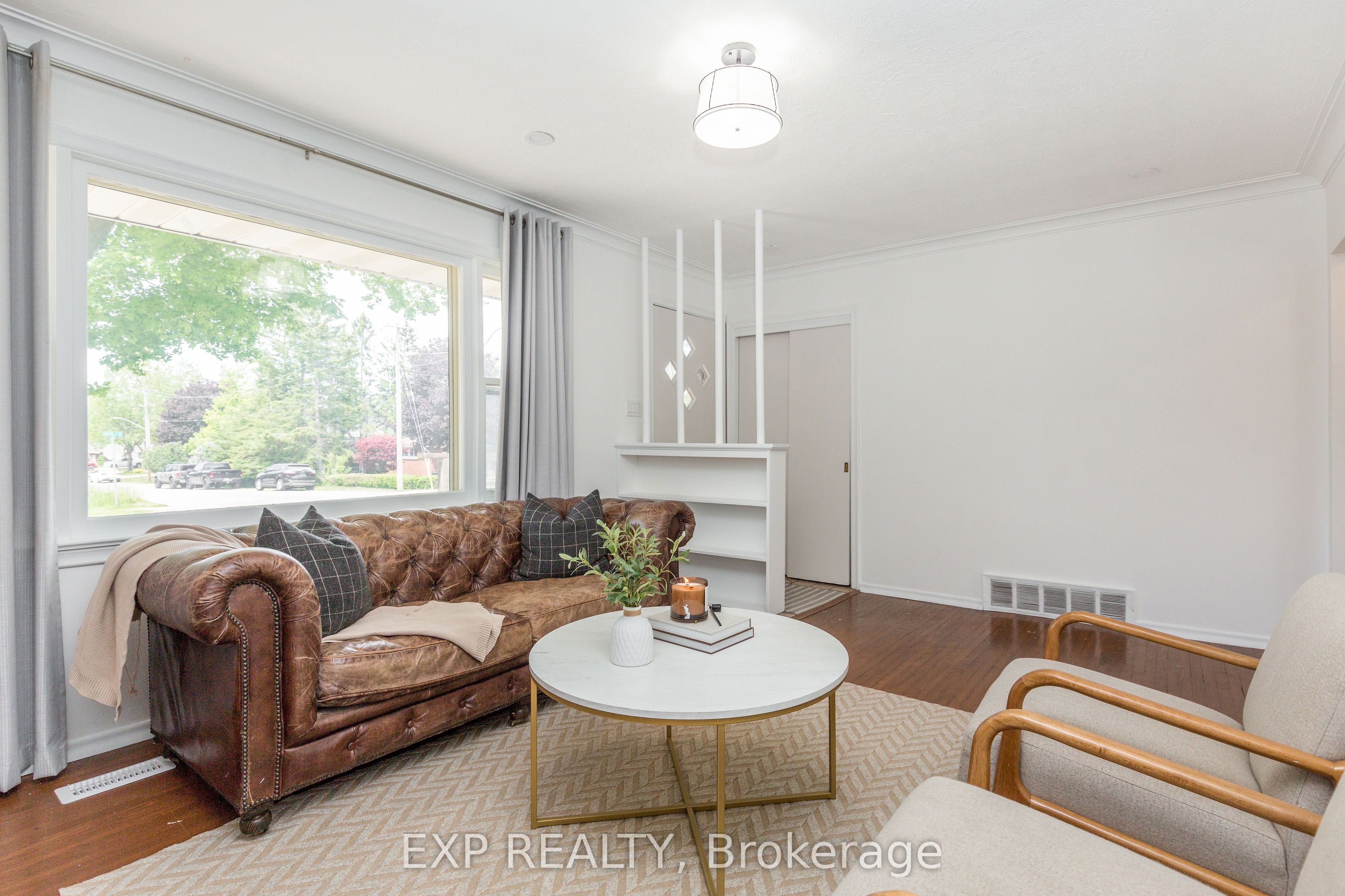 93 North Street W Property Photo 6