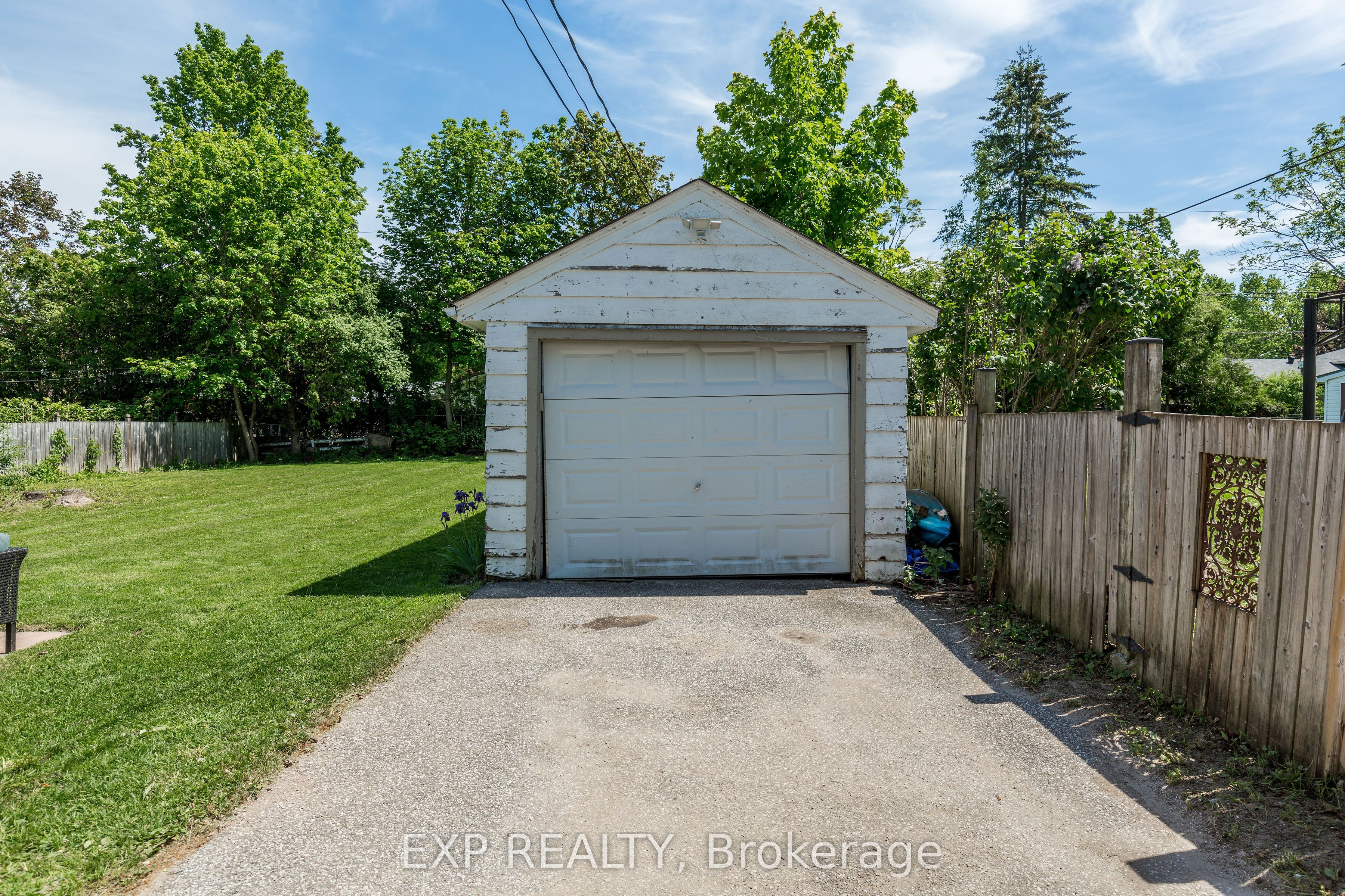 93 North Street W Property Photo 37