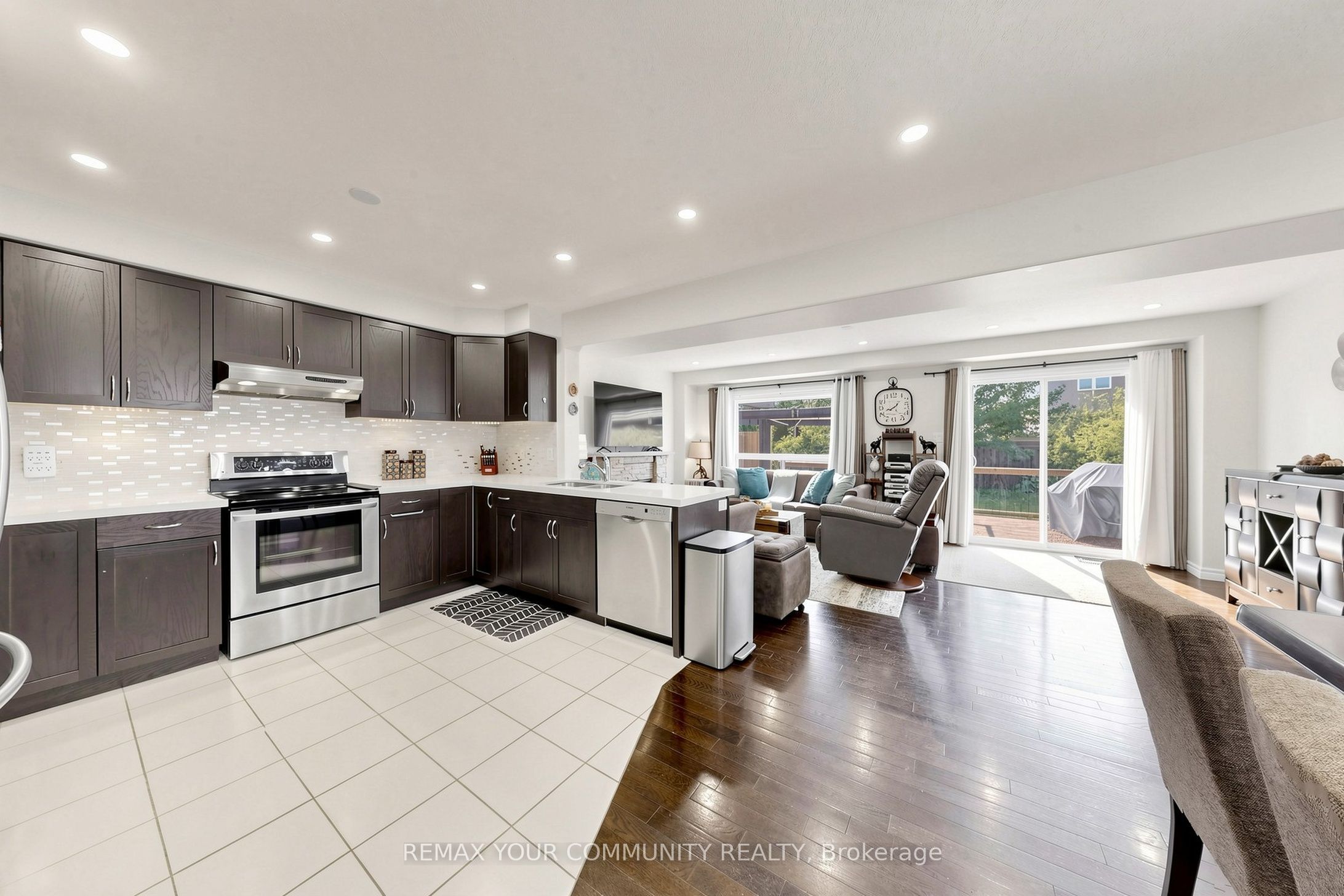 18 Davis Street Property Photo 13