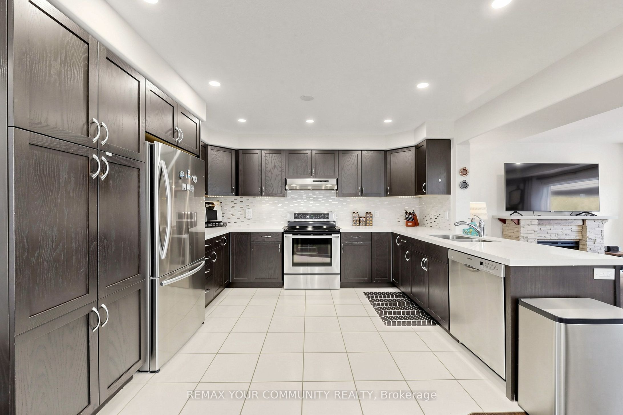18 Davis Street Property Photo 14