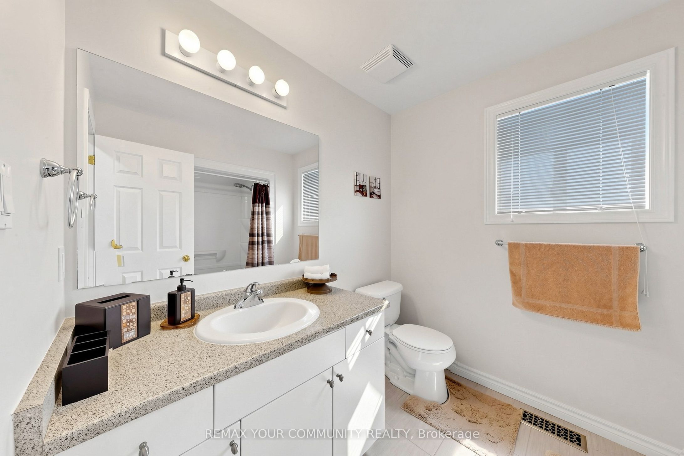 18 Davis Street Property Photo 35