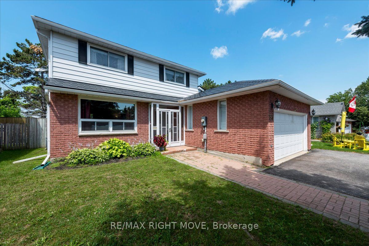 55 Laurentian Lane Property Photo 2