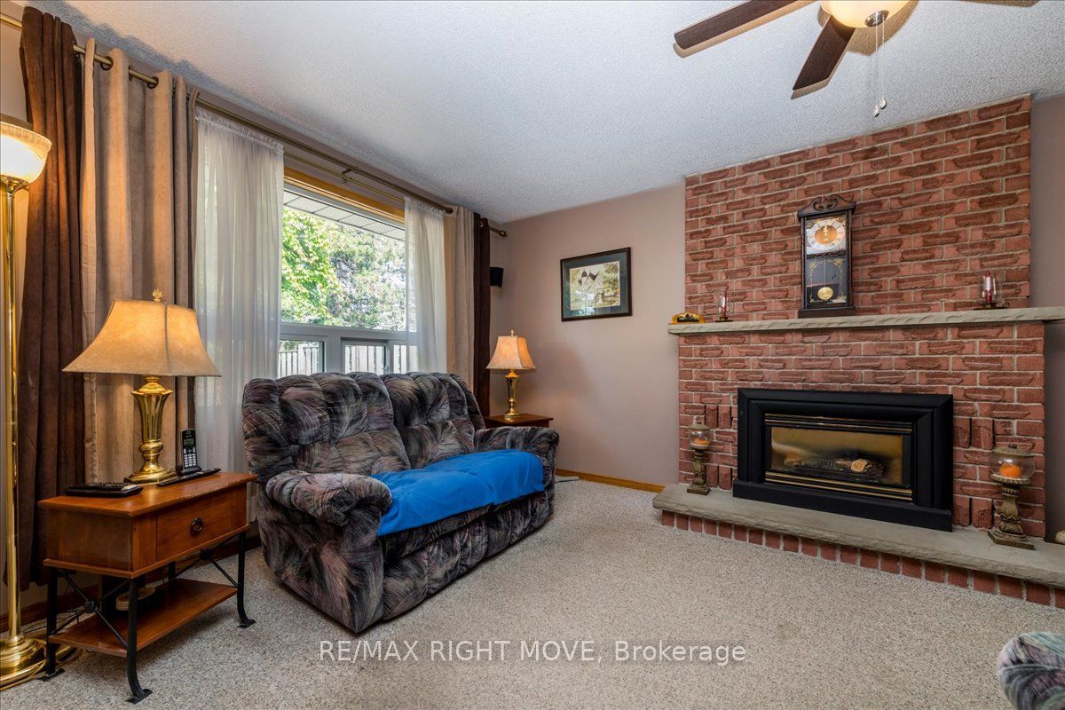 55 Laurentian Lane Property Photo 12